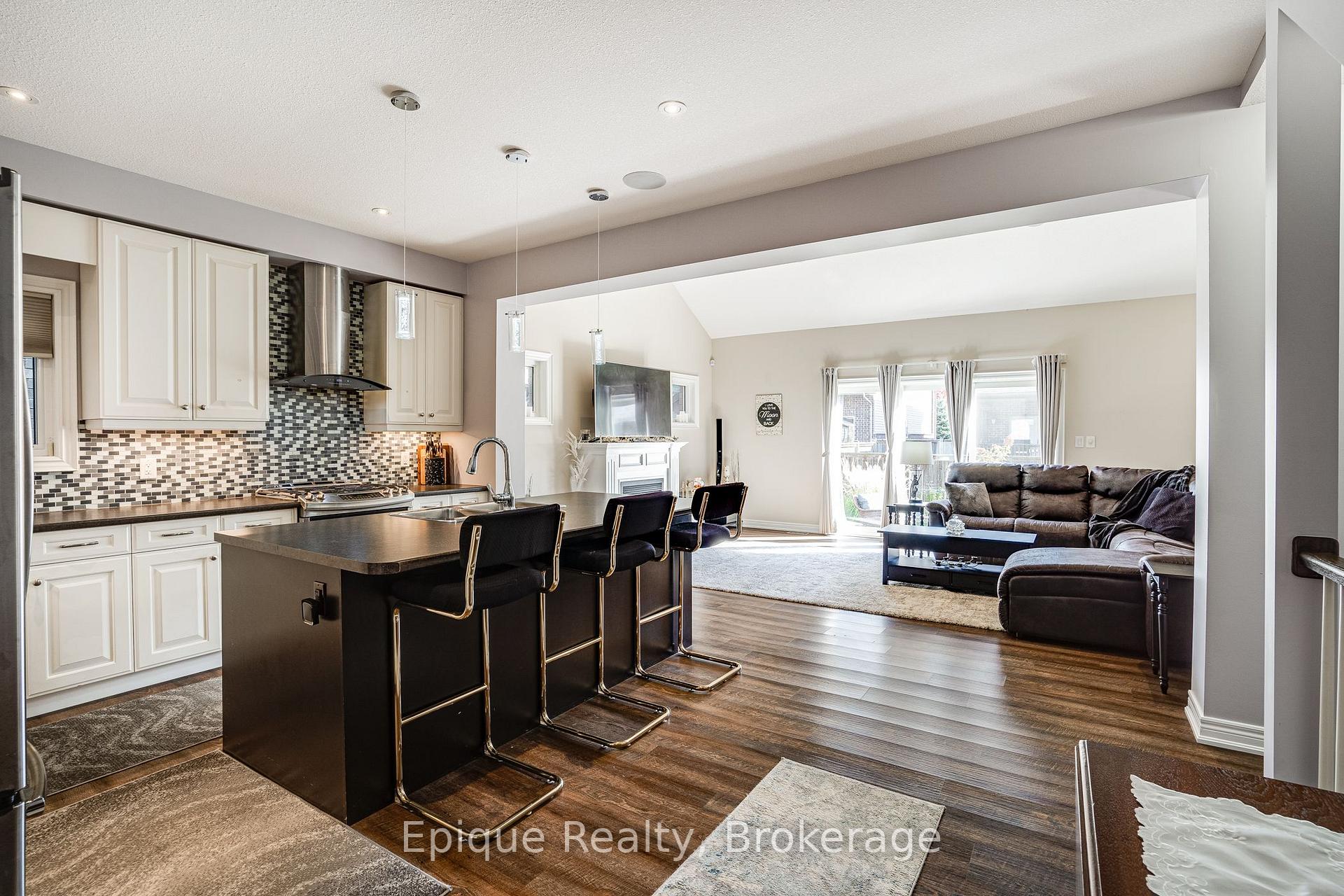 Photo 8 of 68 Roselawn Crescent, Welland, Coyle Creek — HOMEH