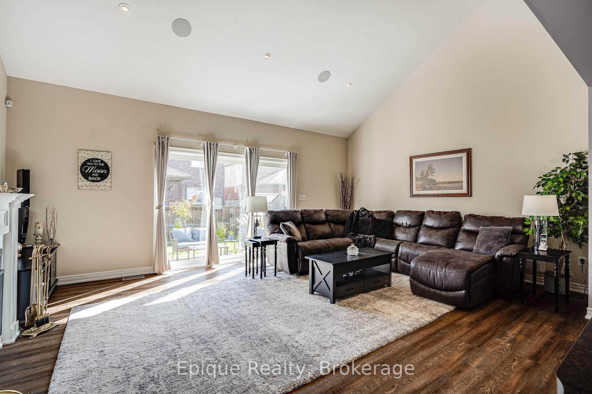 Photo 14 of 68 Roselawn Crescent, Welland, Coyle Creek — HOMEH