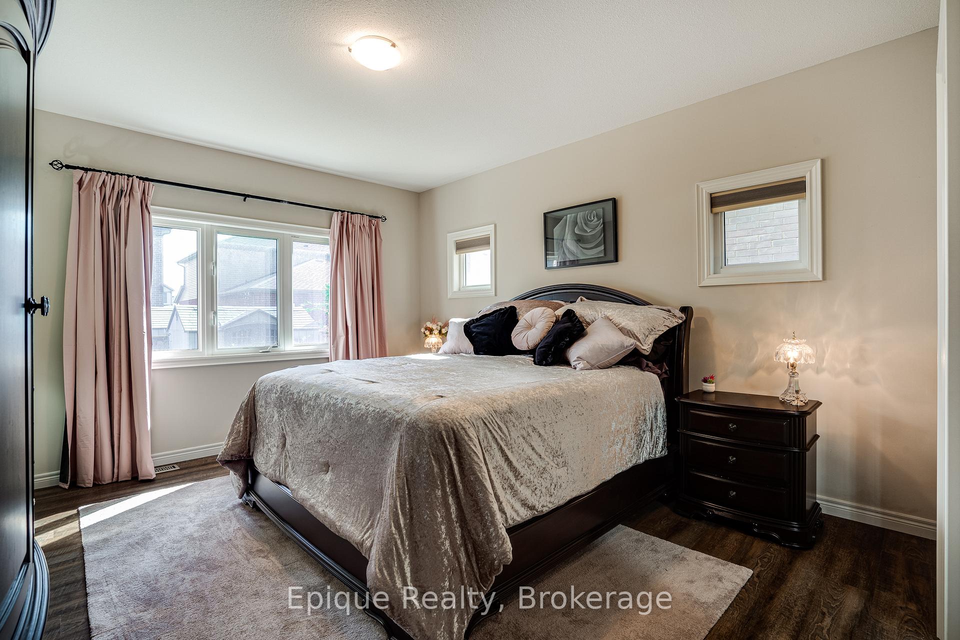 Photo 17 of 68 Roselawn Crescent, Welland, Coyle Creek — HOMEH