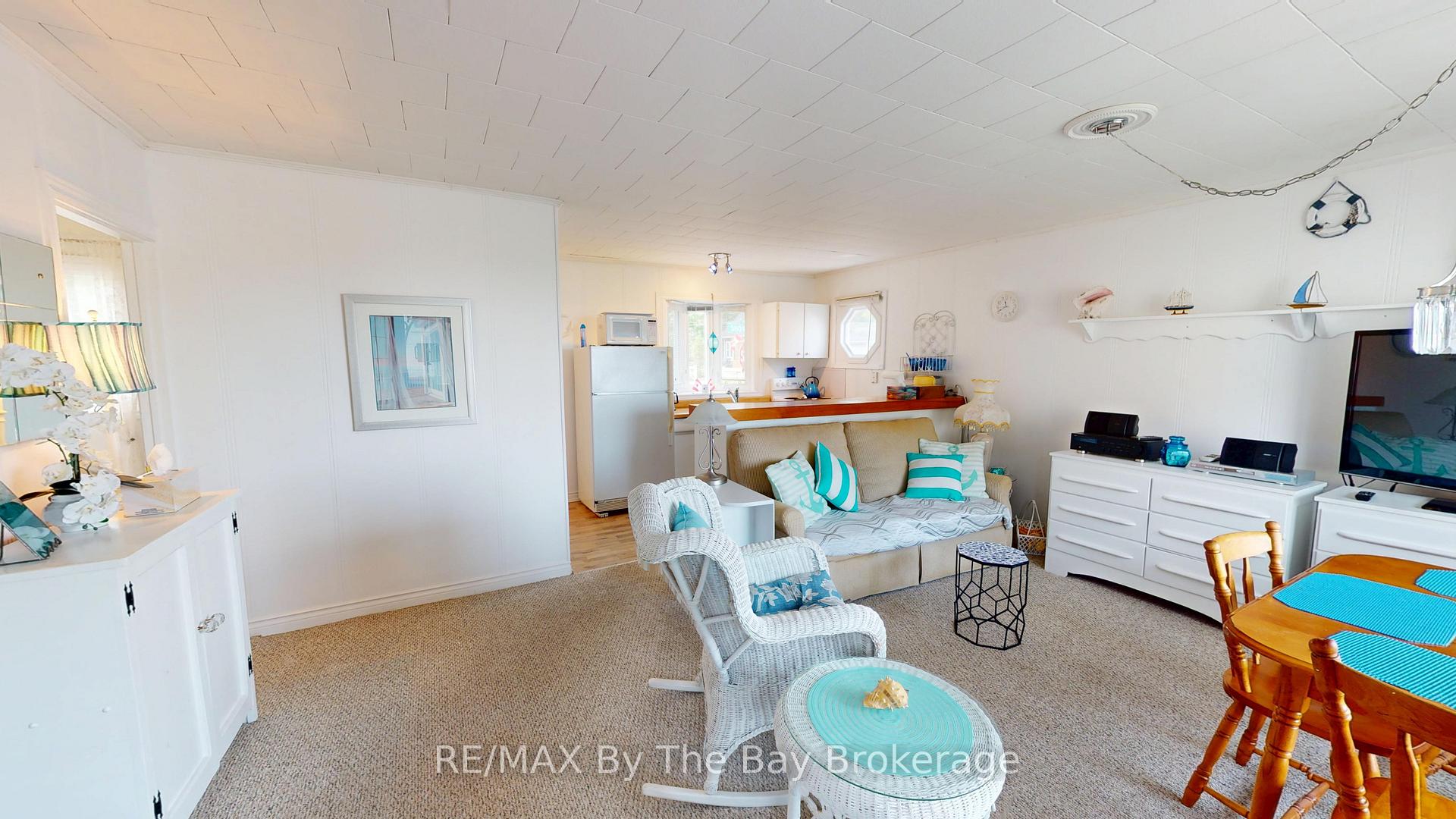 Photo 5 of Unit 3, 5 29th Street N, Wasaga Beach — HOMEH
