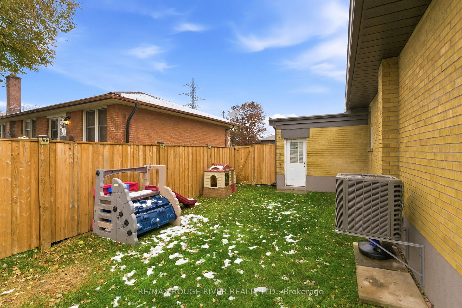 Photo 89 of 120 Bowman Avenue, Whitby, Blue Grass Meadows — HOMEH