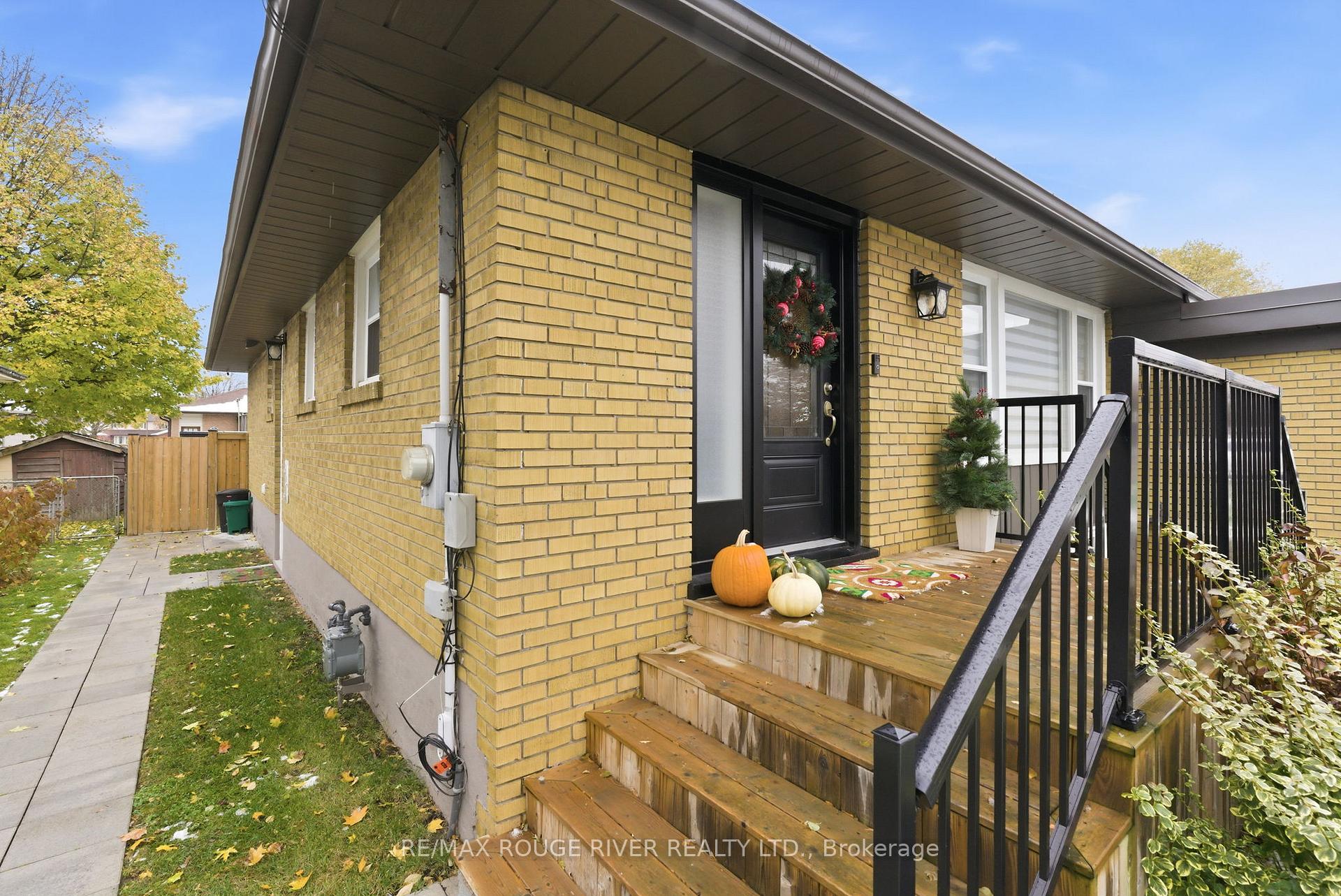 Photo 3 of 120 Bowman Avenue, Whitby, Blue Grass Meadows — HOMEH