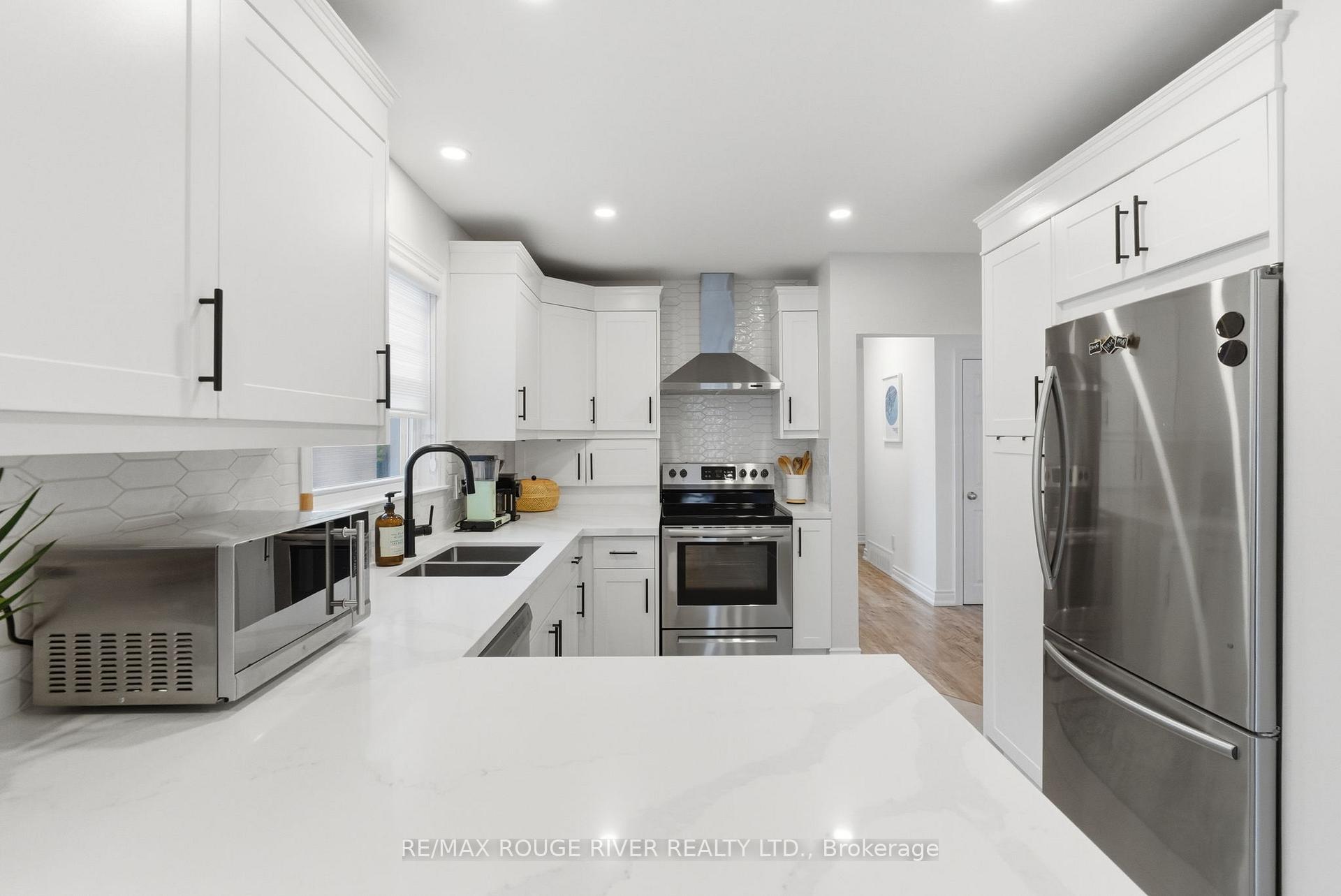 Photo 6 of 120 Bowman Avenue, Whitby, Blue Grass Meadows — HOMEH