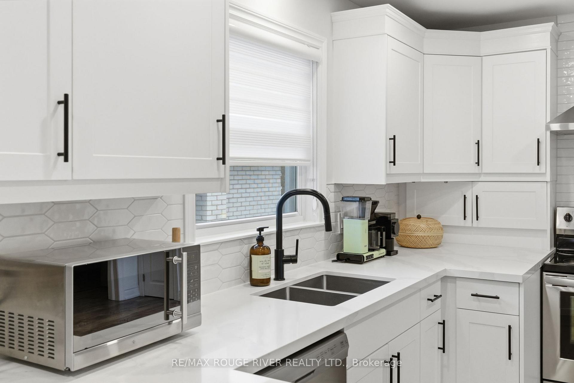 Photo 8 of 120 Bowman Avenue, Whitby, Blue Grass Meadows — HOMEH