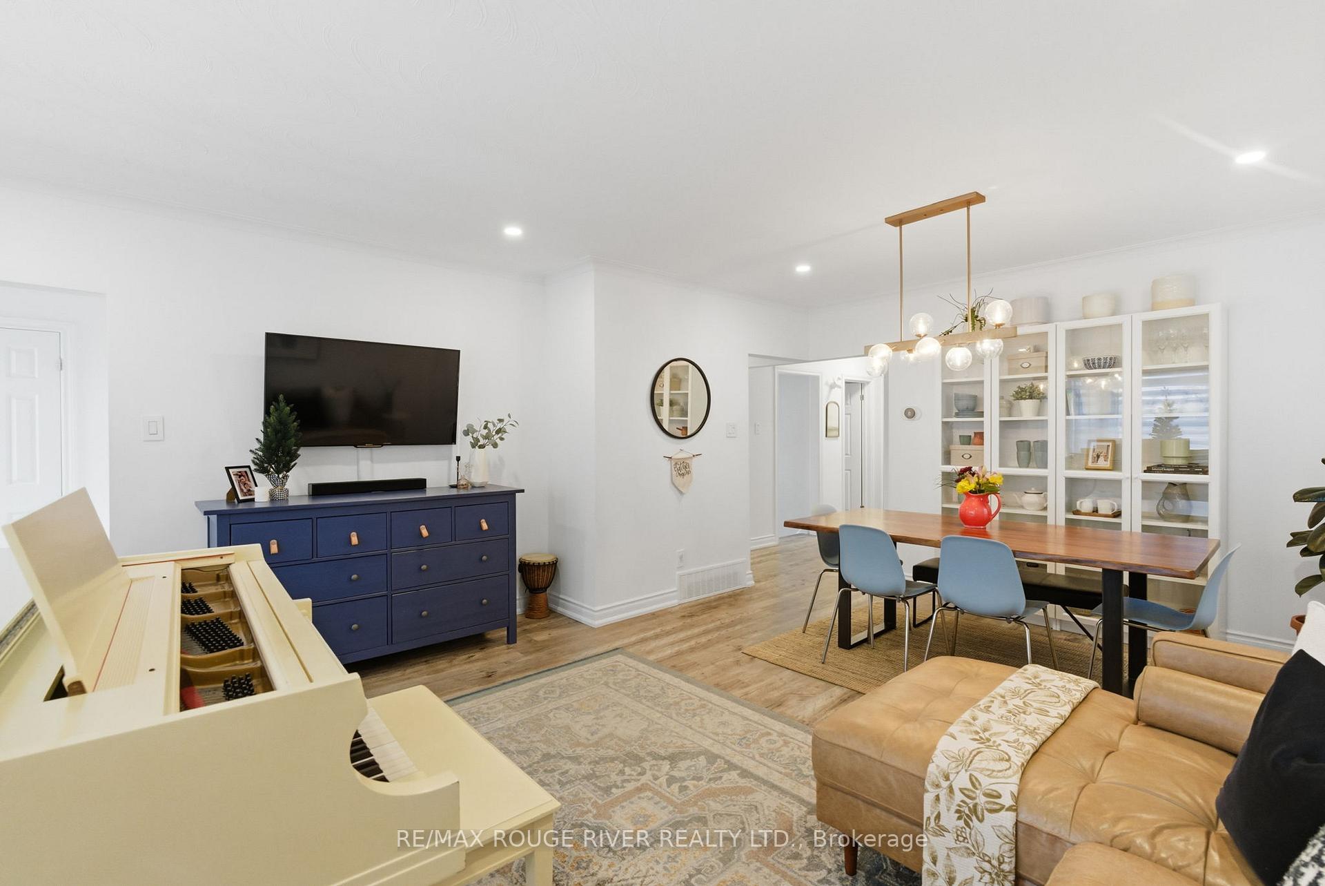 Photo 14 of 120 Bowman Avenue, Whitby, Blue Grass Meadows — HOMEH