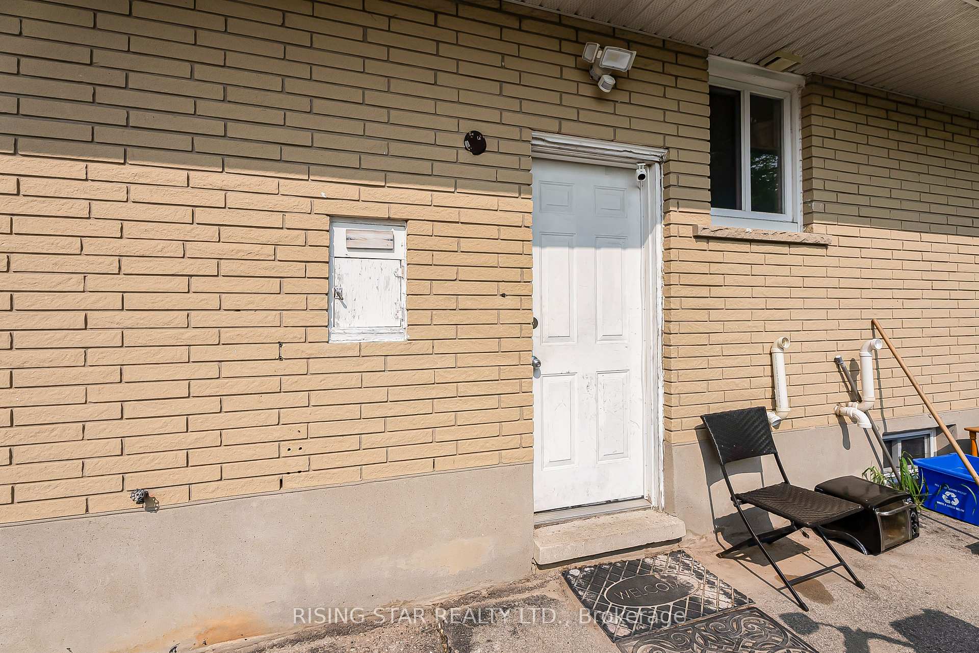 Photo 5 of 147 University Avenue E, Waterloo, Lincoln Heights — HOMEH
