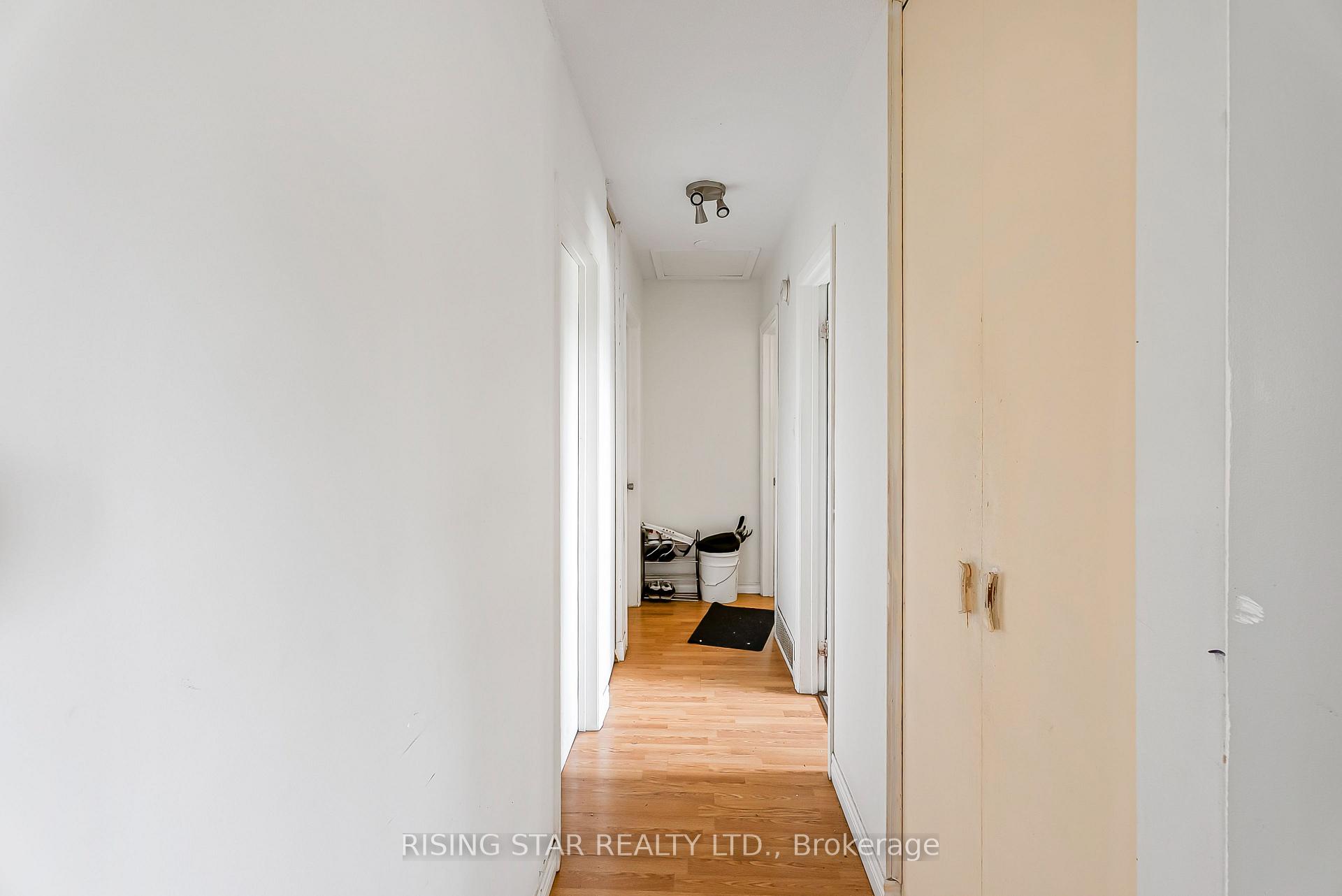 Photo 9 of 147 University Avenue E, Waterloo, Lincoln Heights — HOMEH
