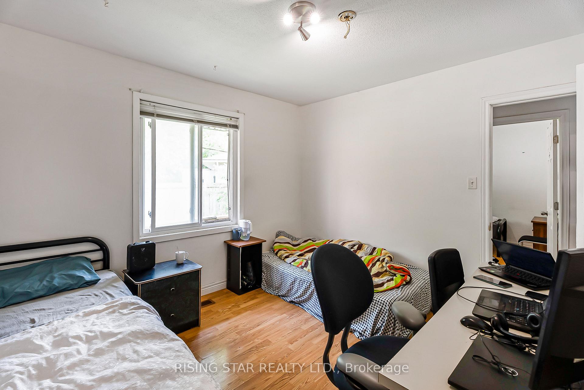 Photo 14 of 147 University Avenue E, Waterloo, Lincoln Heights — HOMEH