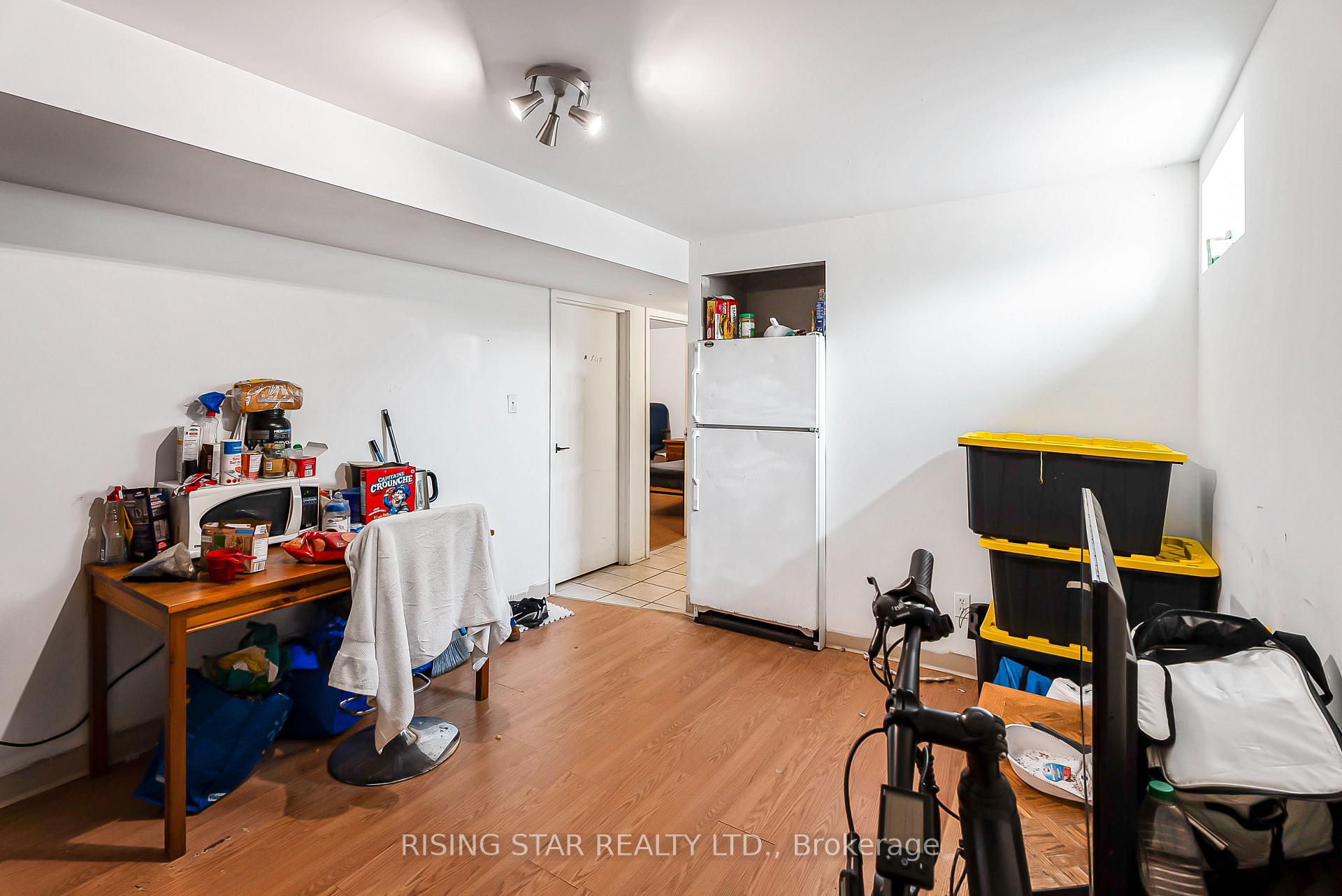 Photo 20 of 147 University Avenue E, Waterloo, Lincoln Heights — HOMEH