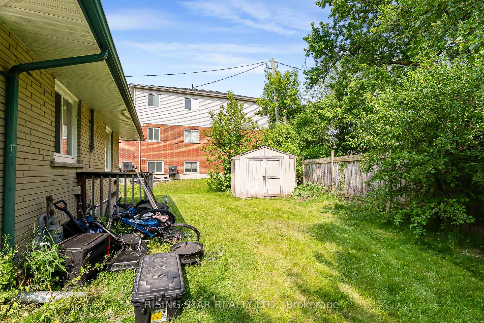 Photo 24 of 147 University Avenue E, Waterloo, Lincoln Heights — HOMEH