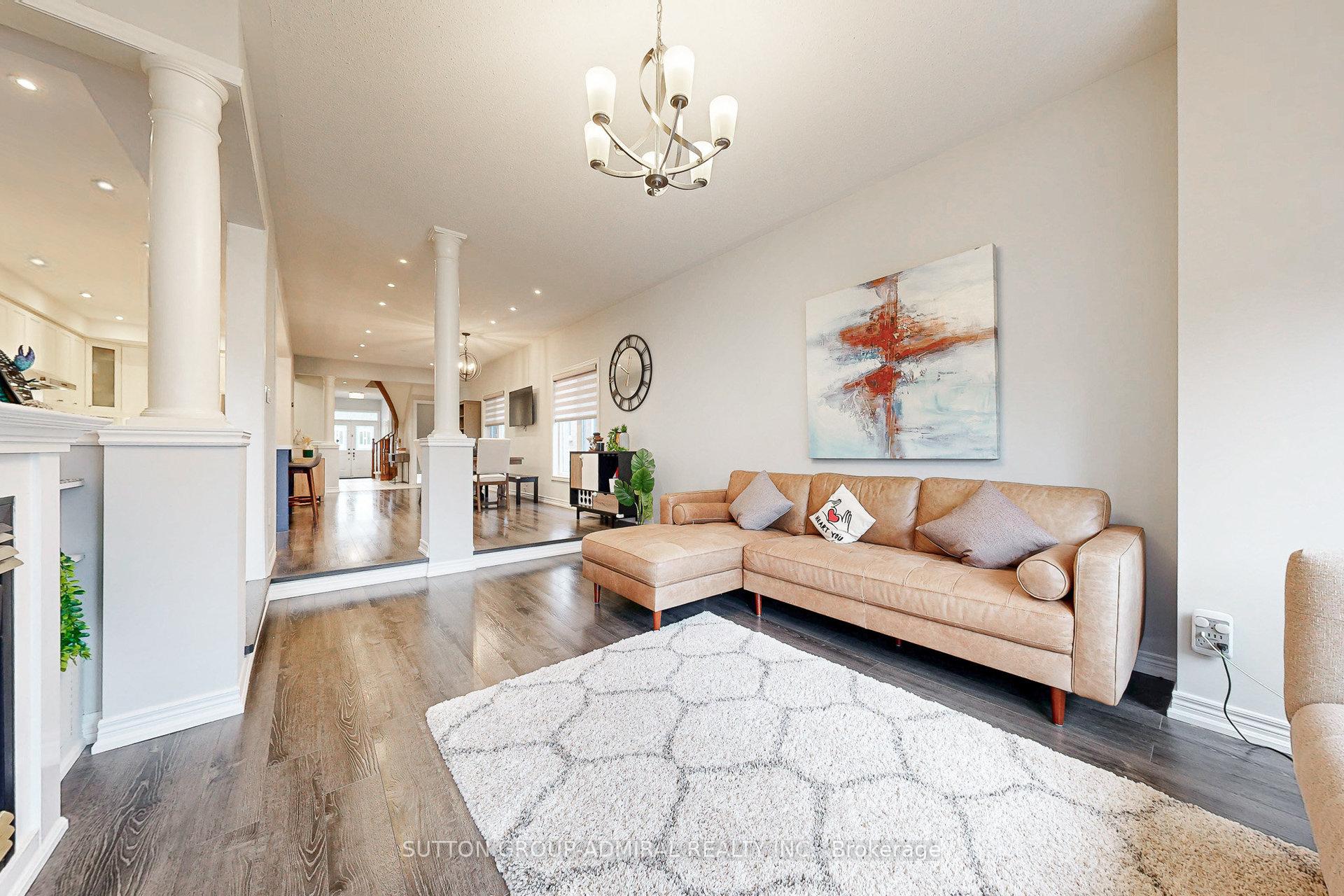 Photo 2 of 86 Autumn Hill Boulevard, Vaughan, Patterson — HOMEH