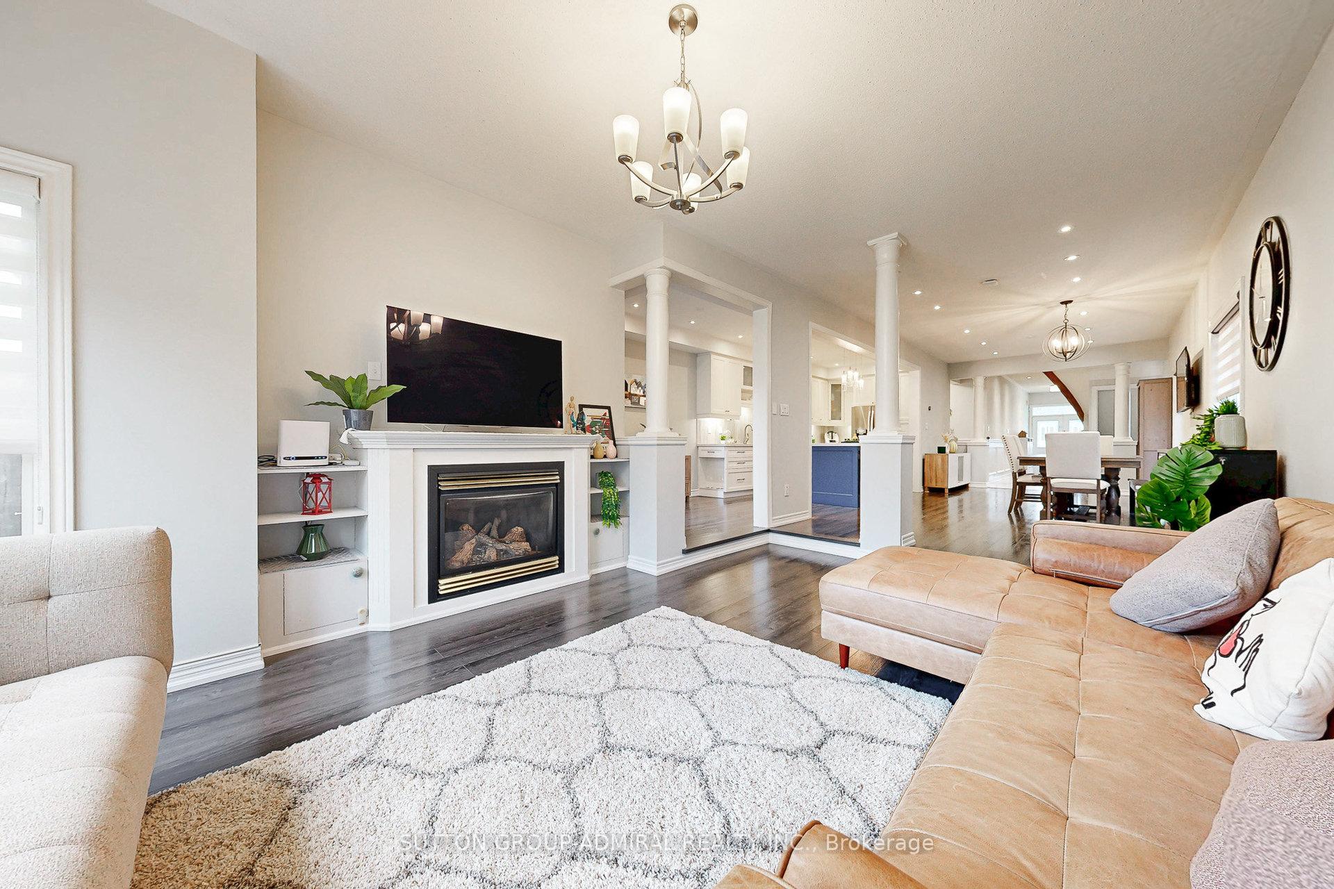 Photo 3 of 86 Autumn Hill Boulevard, Vaughan, Patterson — HOMEH