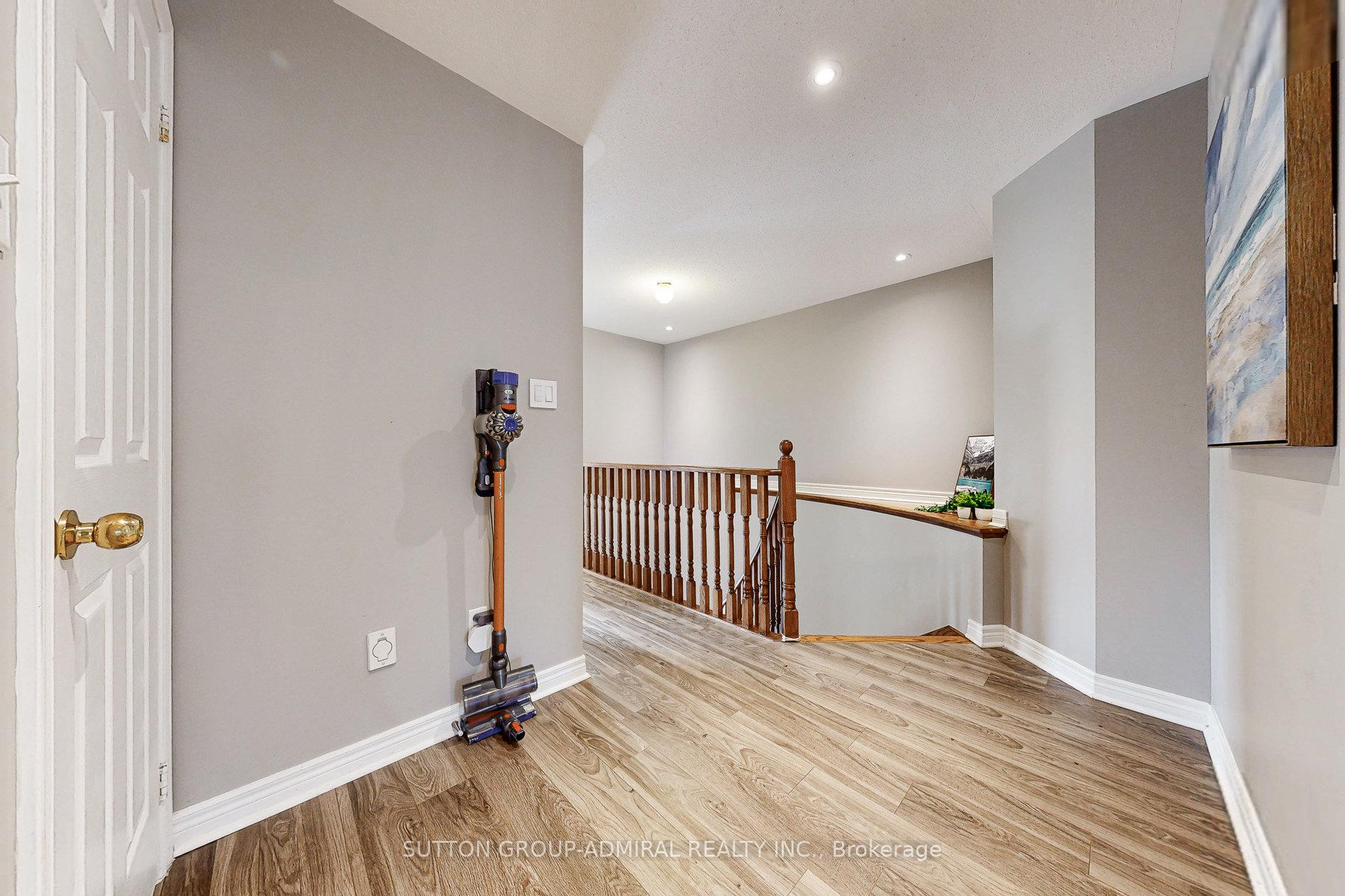Photo 19 of 86 Autumn Hill Boulevard, Vaughan, Patterson — HOMEH