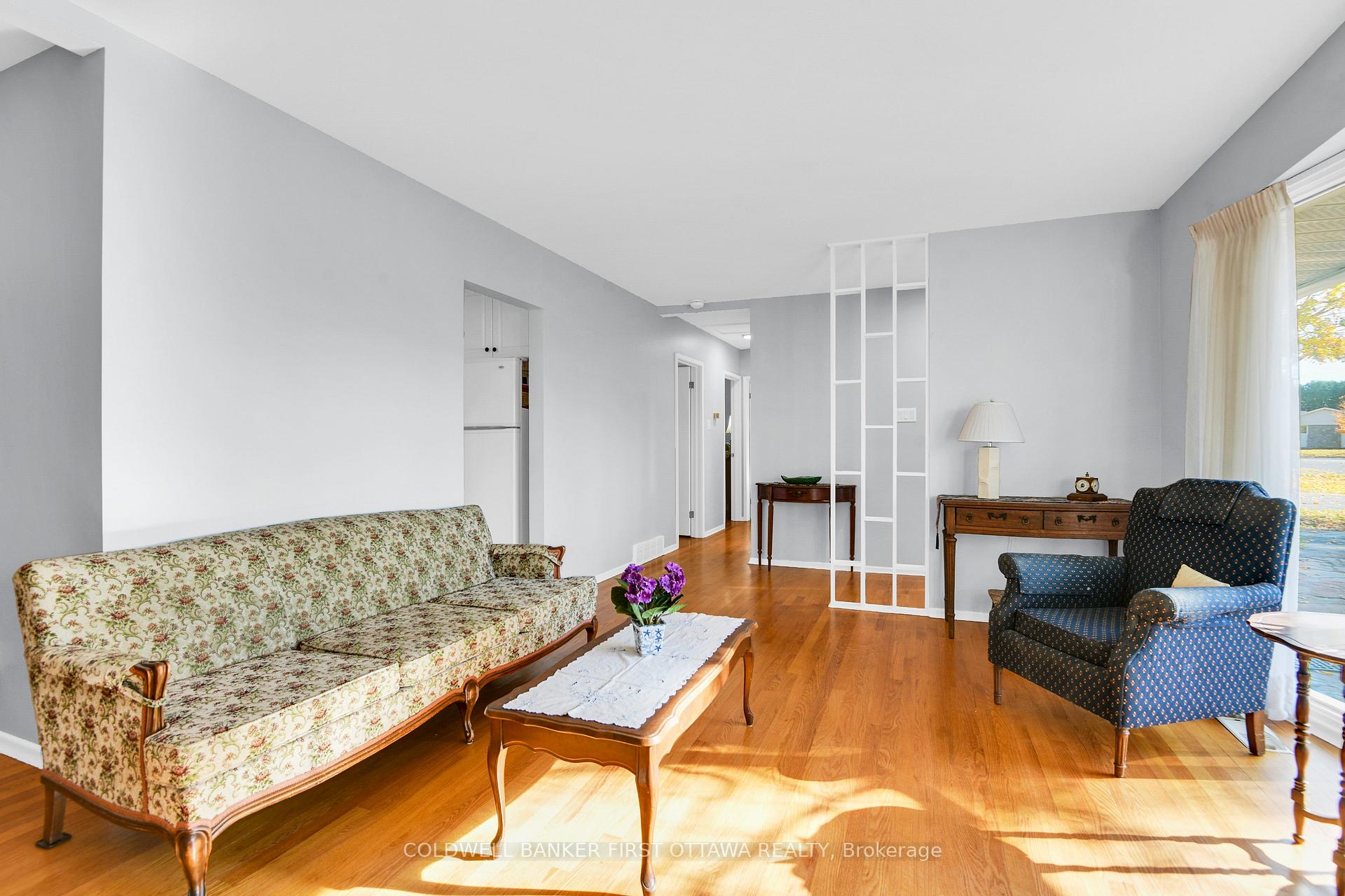 Photo 5 of 43 Harwick Crescent, Ottawa, Lynwood Village — HOMEH