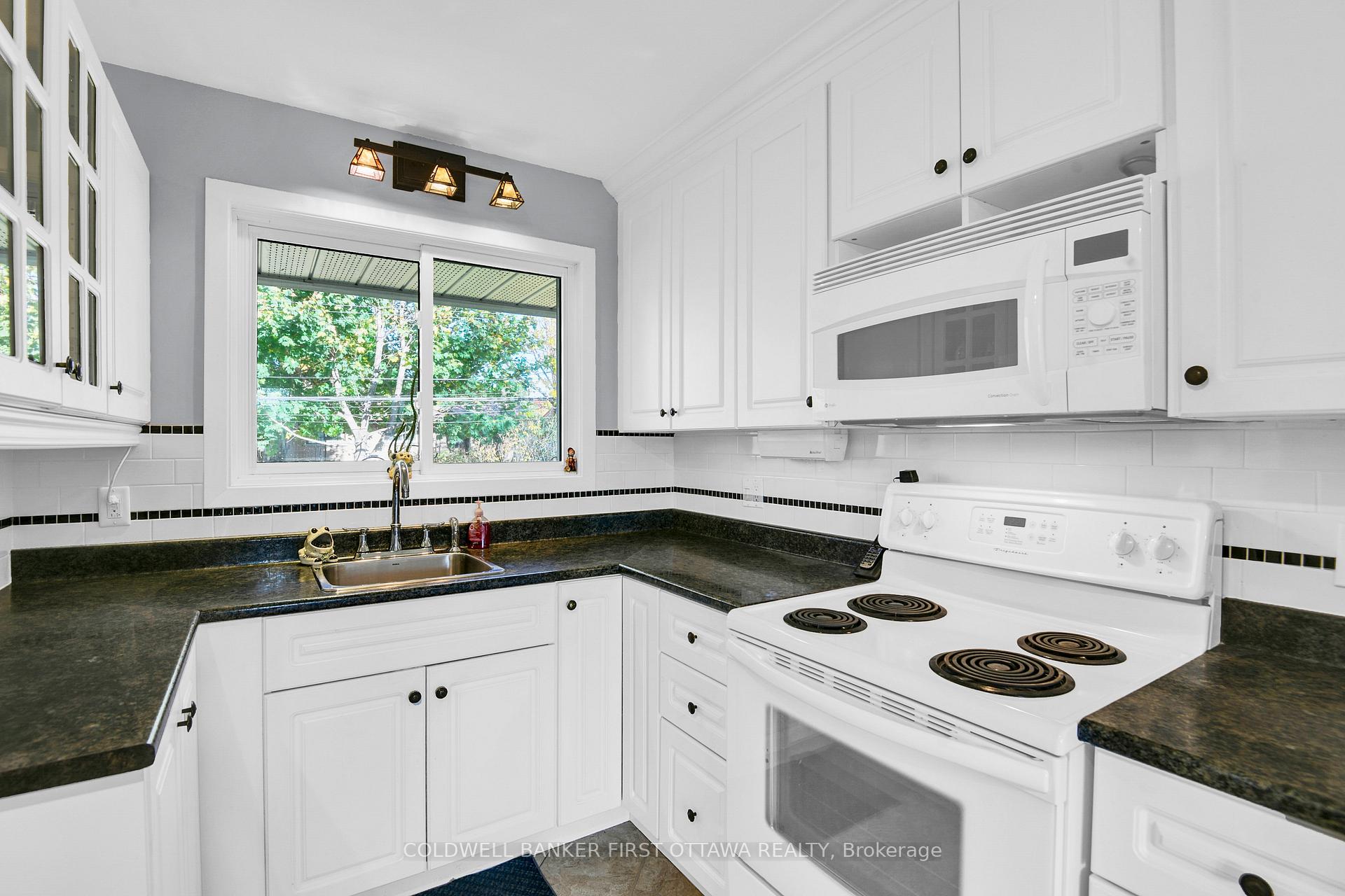 Photo 11 of 43 Harwick Crescent, Ottawa, Lynwood Village — HOMEH