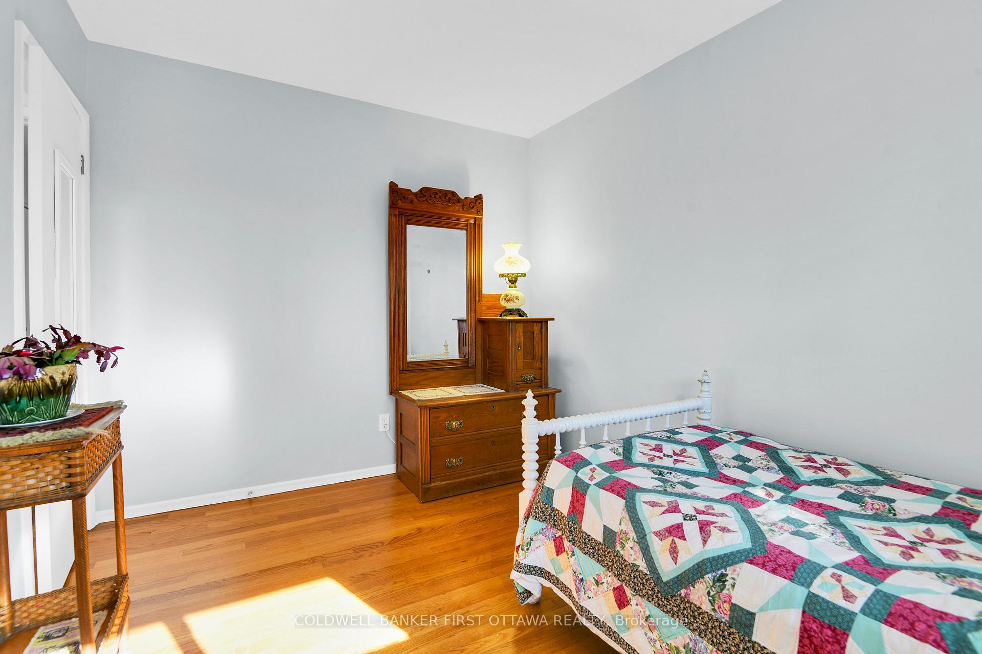 Photo 16 of 43 Harwick Crescent, Ottawa, Lynwood Village — HOMEH