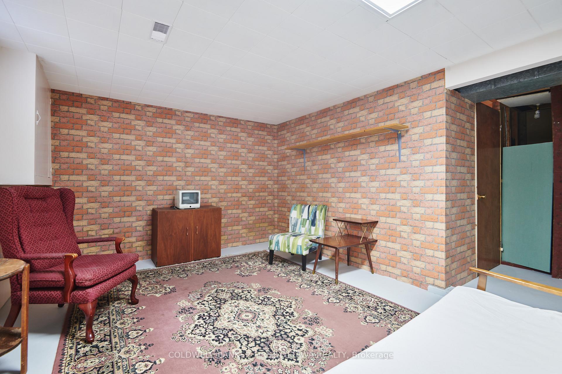 Photo 22 of 43 Harwick Crescent, Ottawa, Lynwood Village — HOMEH