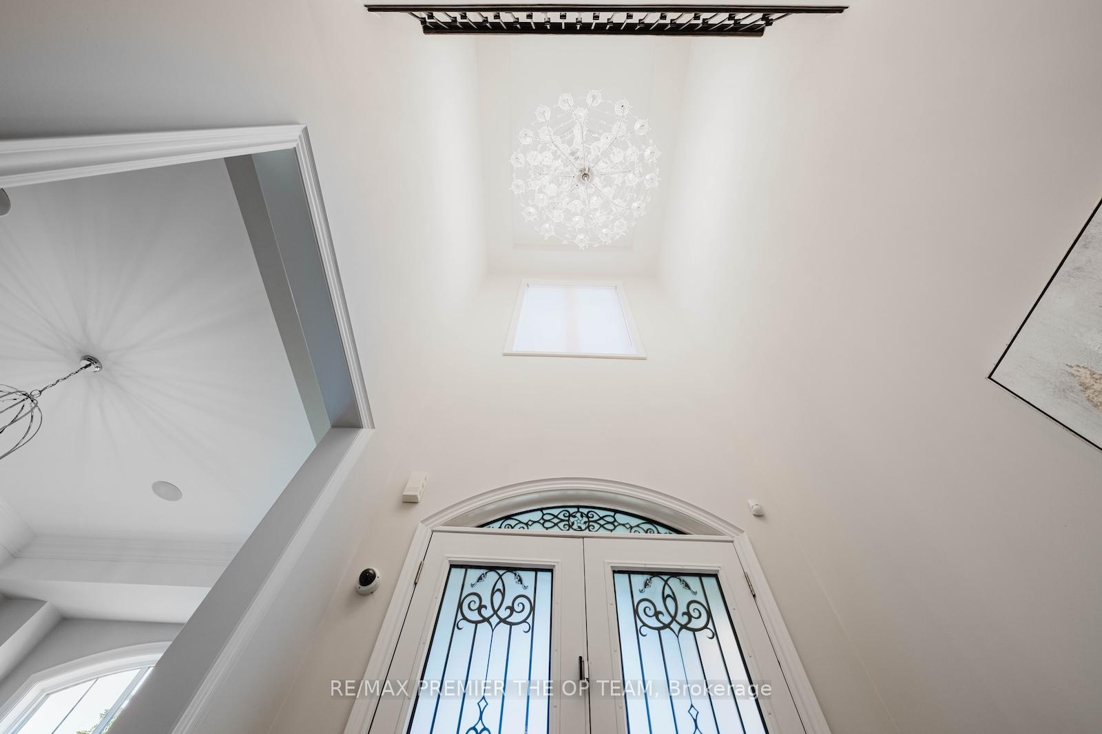 Photo 2 of 70 Torgan Trail, Vaughan, Kleinburg — HOMEH