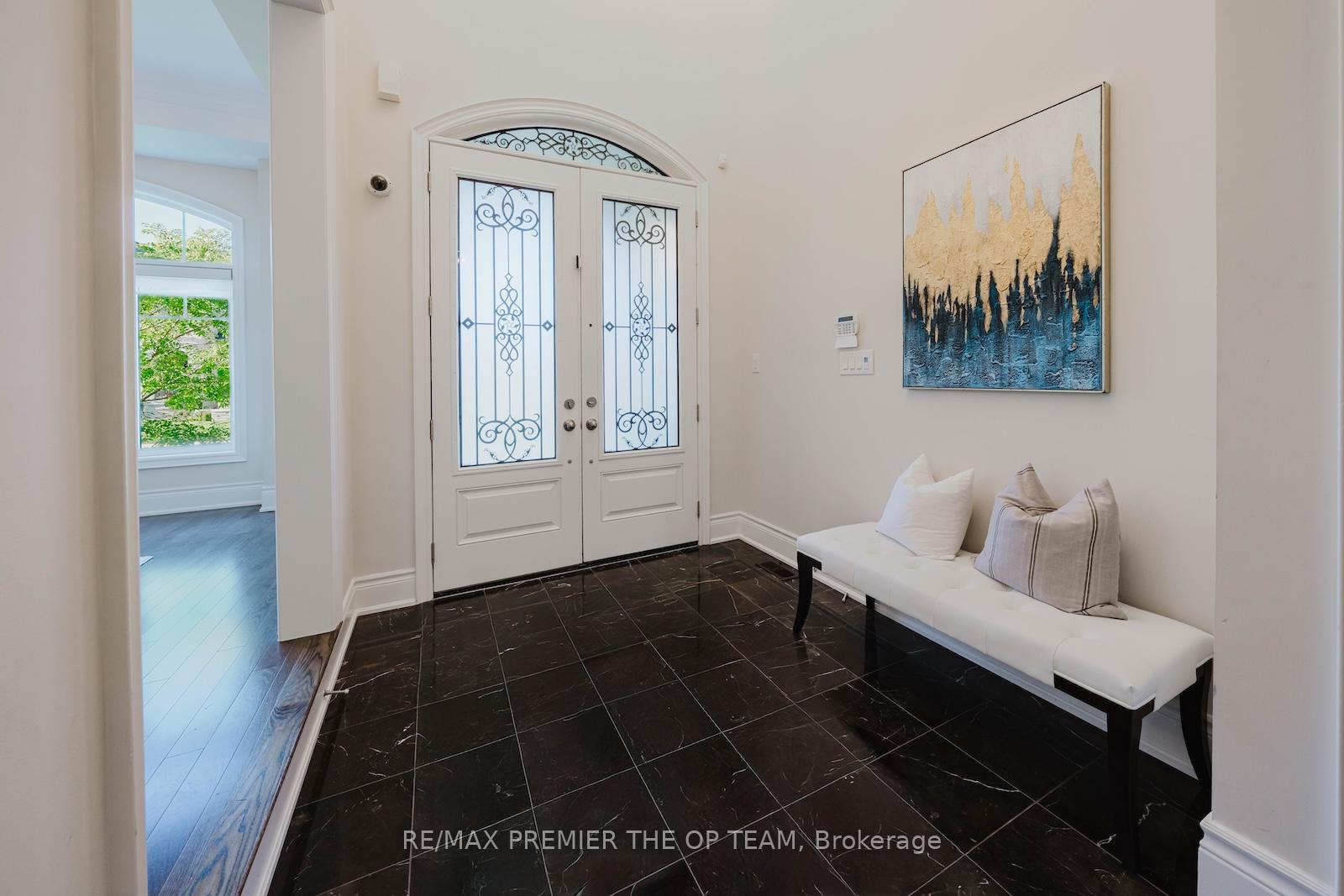 Photo 4 of 70 Torgan Trail, Vaughan, Kleinburg — HOMEH
