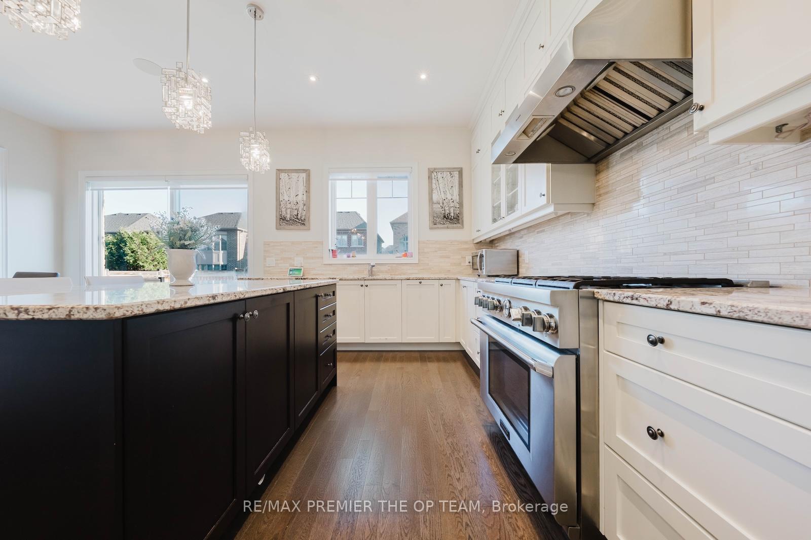 Photo 13 of 70 Torgan Trail, Vaughan, Kleinburg — HOMEH