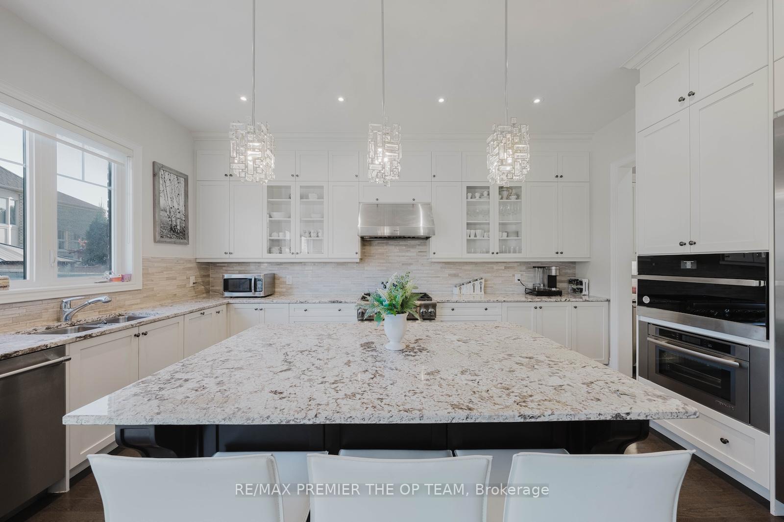 Photo 17 of 70 Torgan Trail, Vaughan, Kleinburg — HOMEH