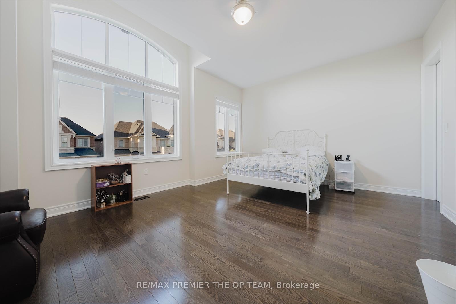 Photo 38 of 70 Torgan Trail, Vaughan, Kleinburg — HOMEH