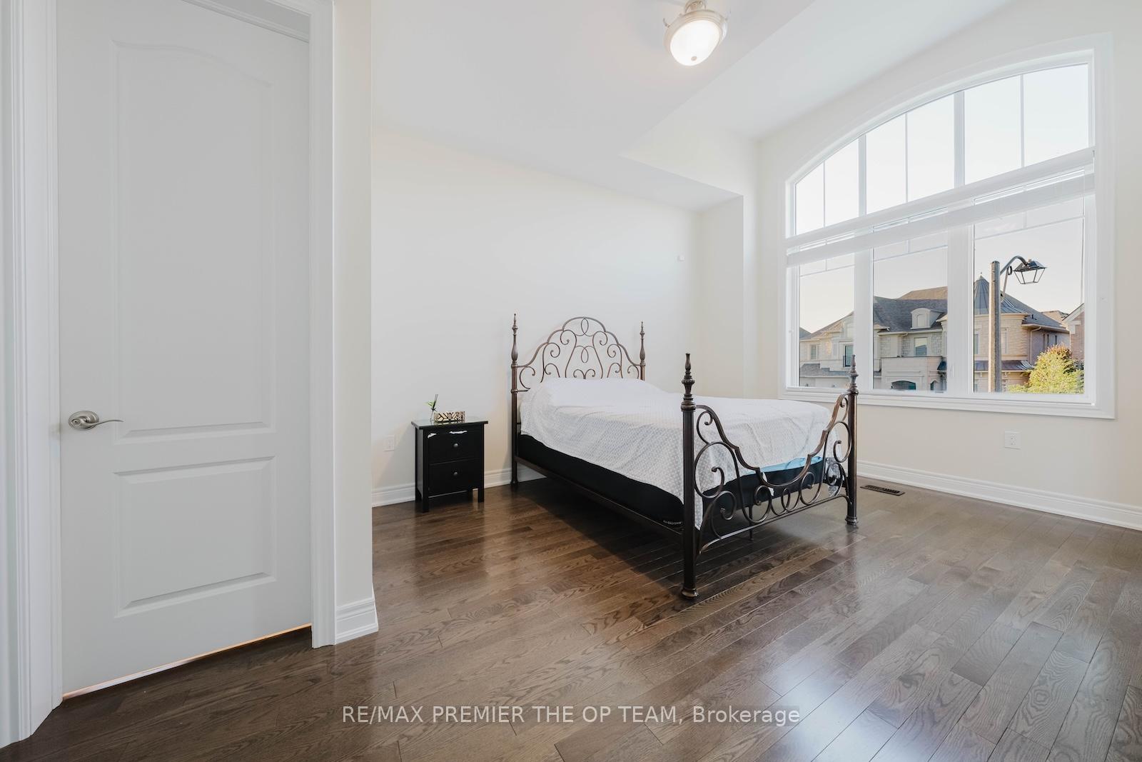 Photo 39 of 70 Torgan Trail, Vaughan, Kleinburg — HOMEH