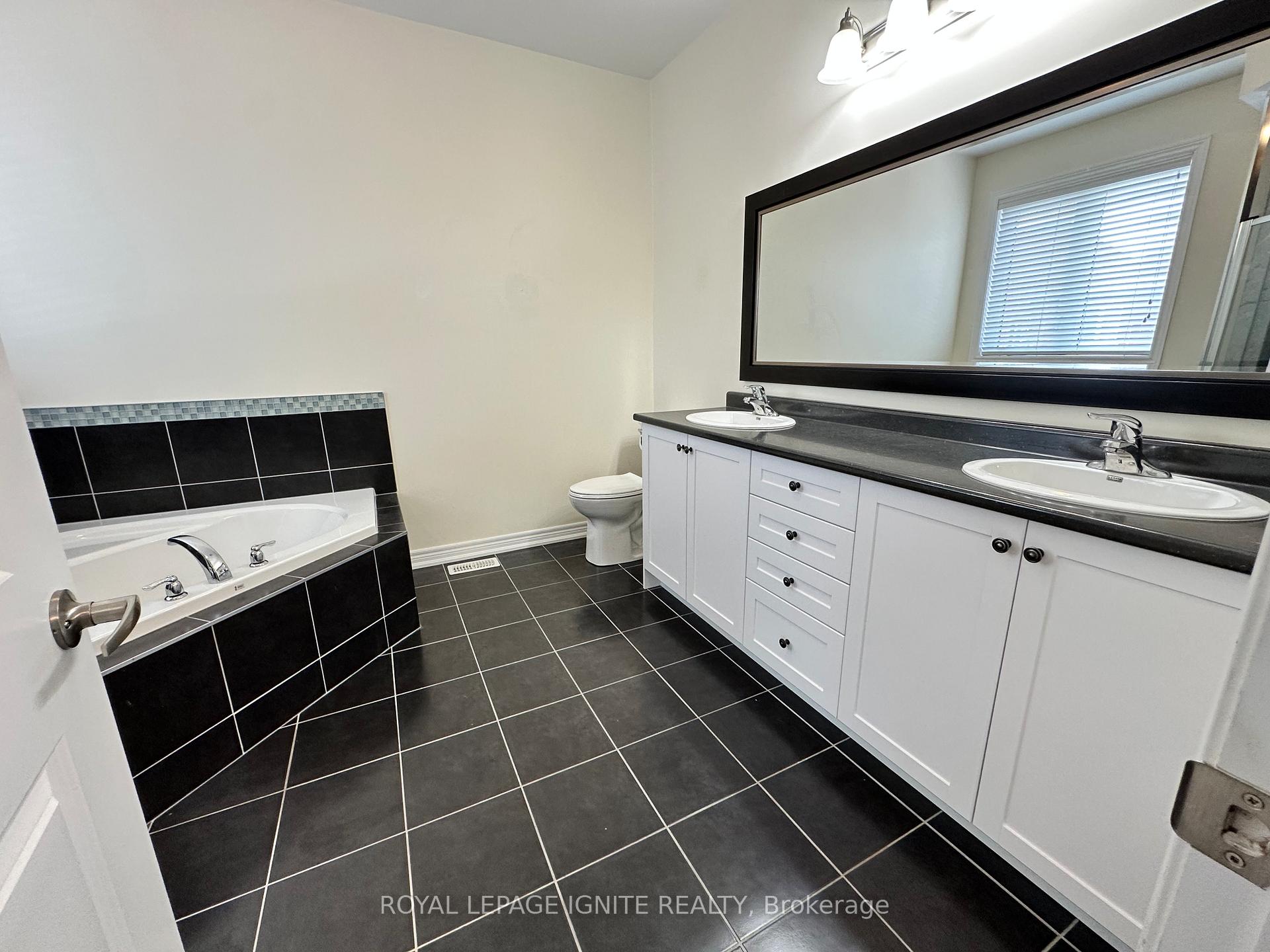 Photo 16 of 27 Oren Street, Vaughan, Kleinburg — HOMEH