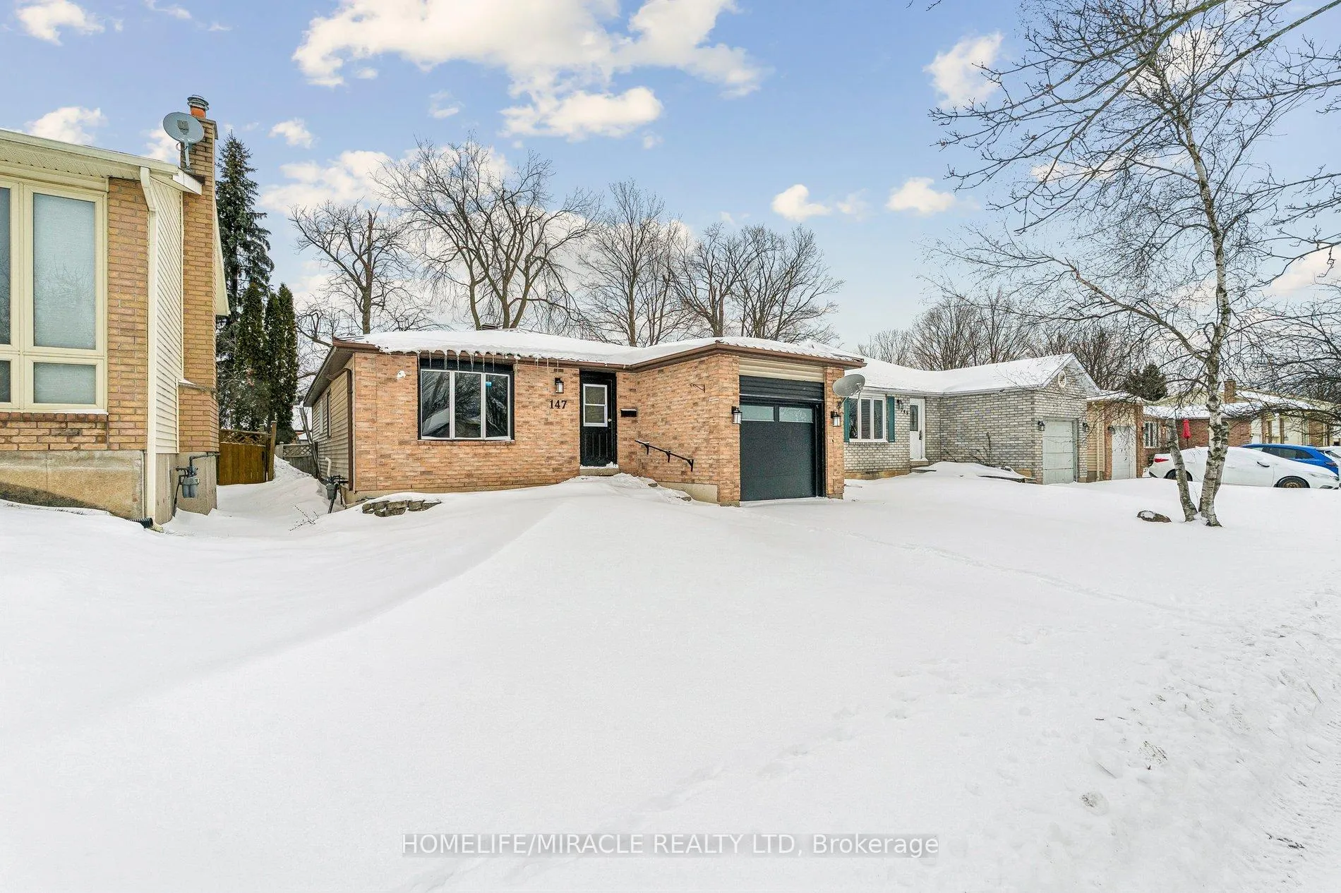 Photo 2 of 147 Hickling Trail, Barrie, Grove East — HOMEH