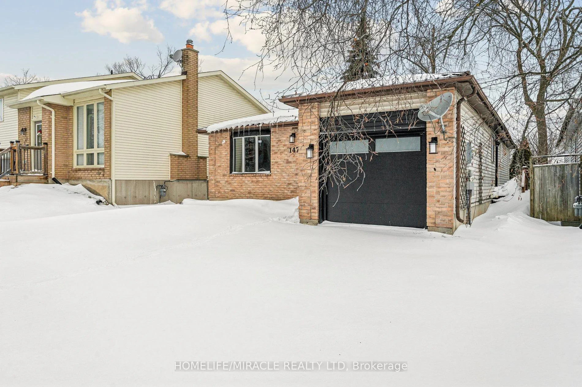 Photo 4 of 147 Hickling Trail, Barrie, Grove East — HOMEH