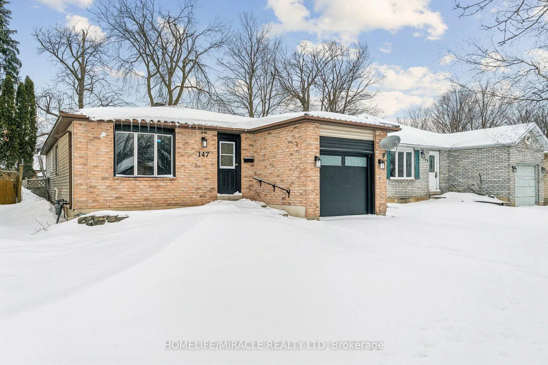 Photo 5 of 147 Hickling Trail, Barrie, Grove East — HOMEH