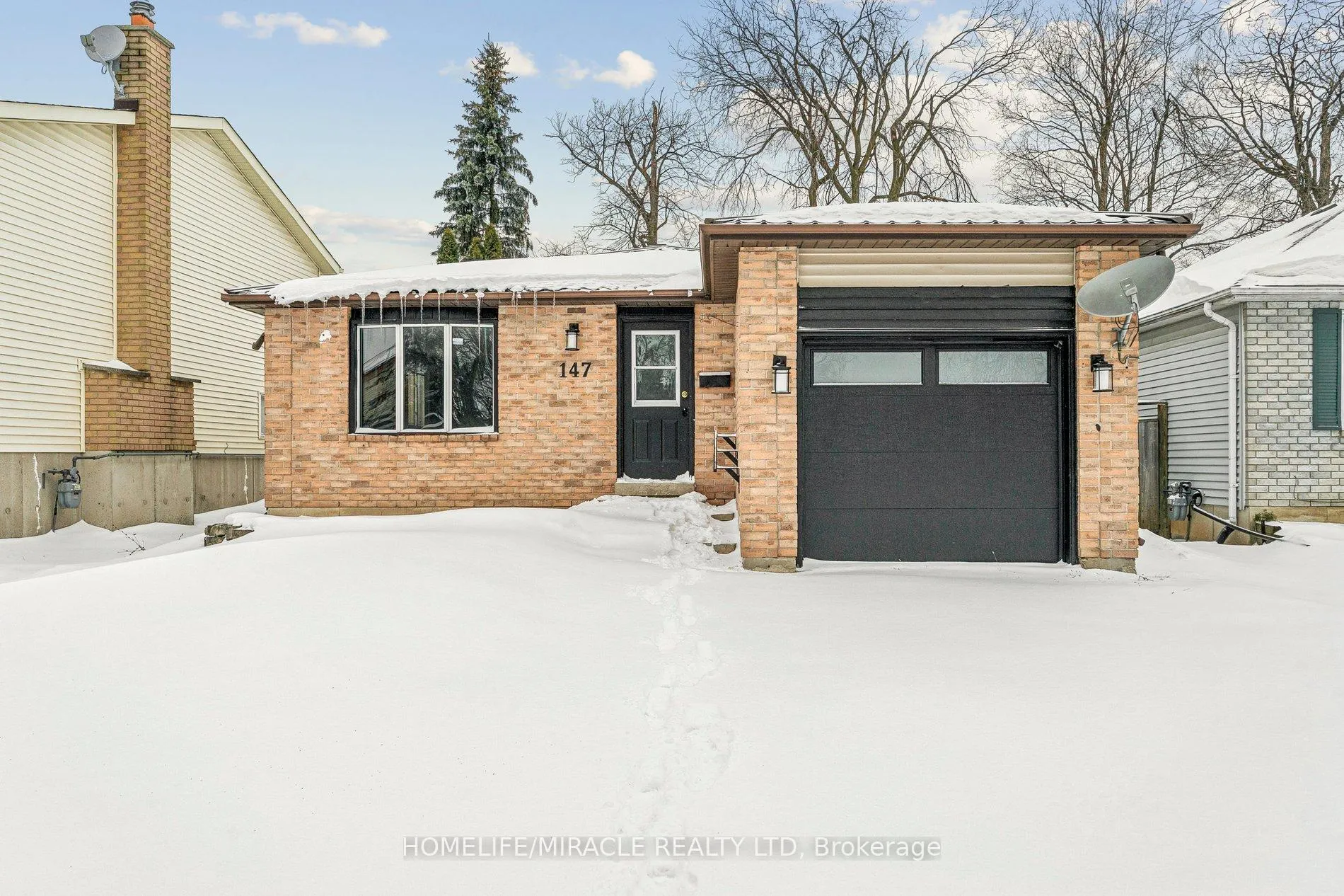 Photo 6 of 147 Hickling Trail, Barrie, Grove East — HOMEH
