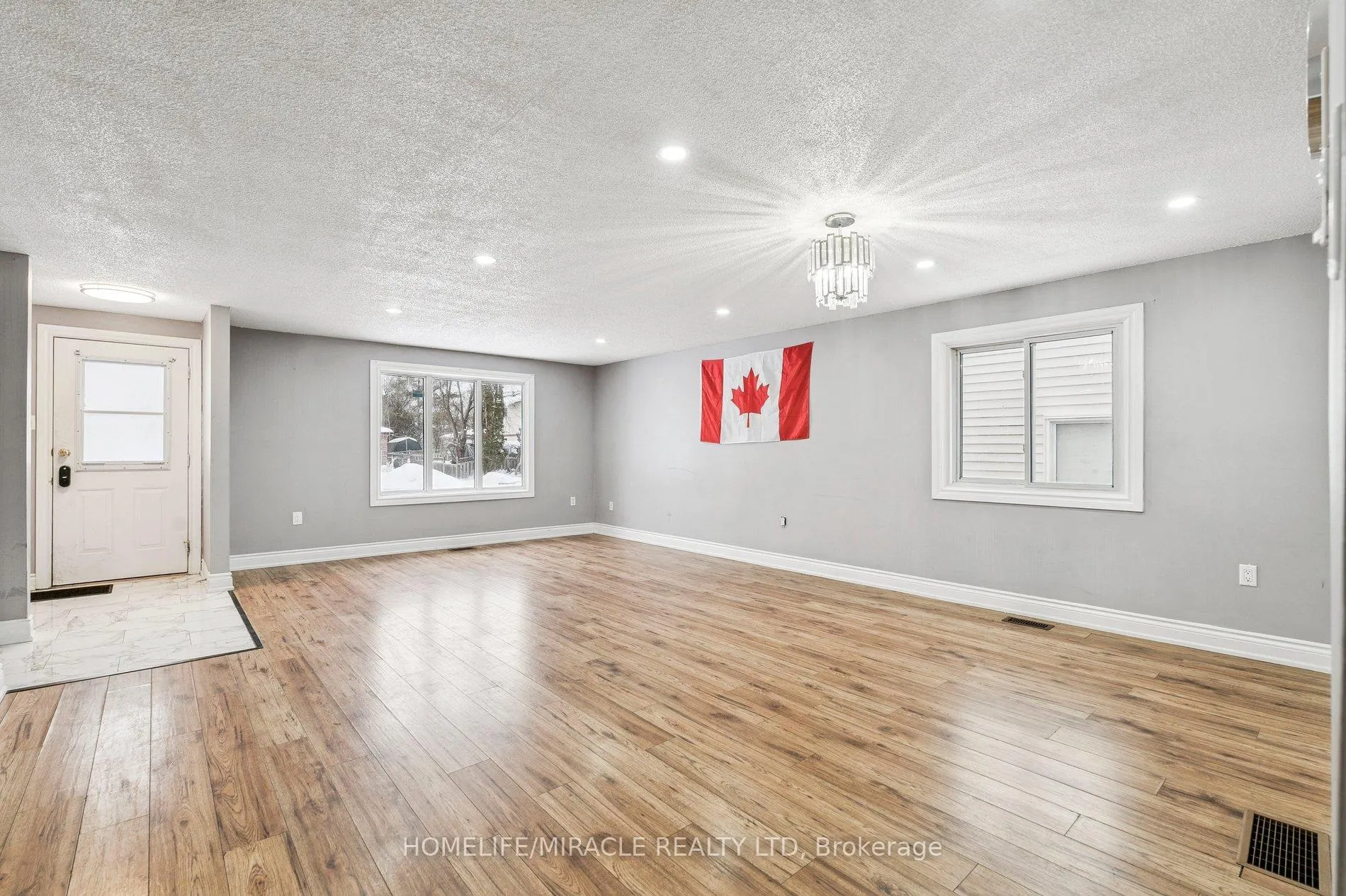 Photo 10 of 147 Hickling Trail, Barrie, Grove East — HOMEH