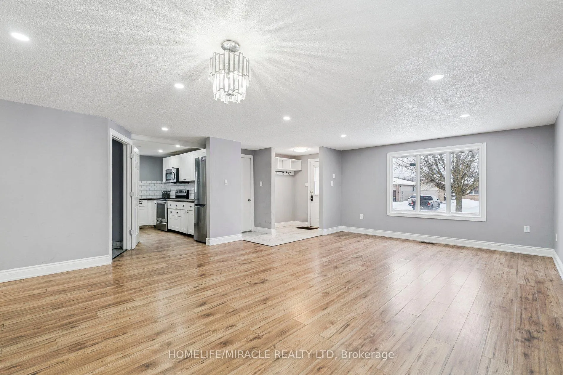 Photo 11 of 147 Hickling Trail, Barrie, Grove East — HOMEH