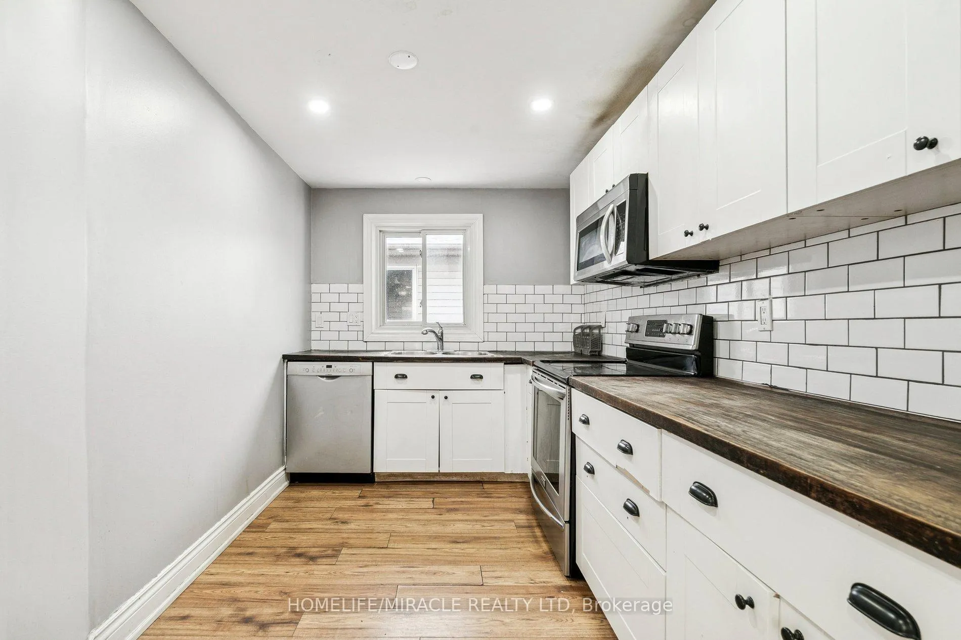 Photo 14 of 147 Hickling Trail, Barrie, Grove East — HOMEH