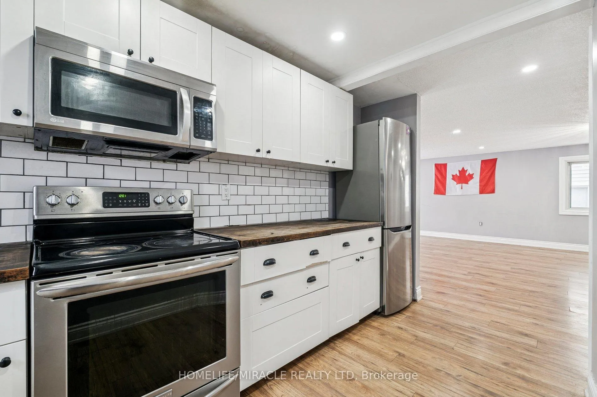 Photo 15 of 147 Hickling Trail, Barrie, Grove East — HOMEH