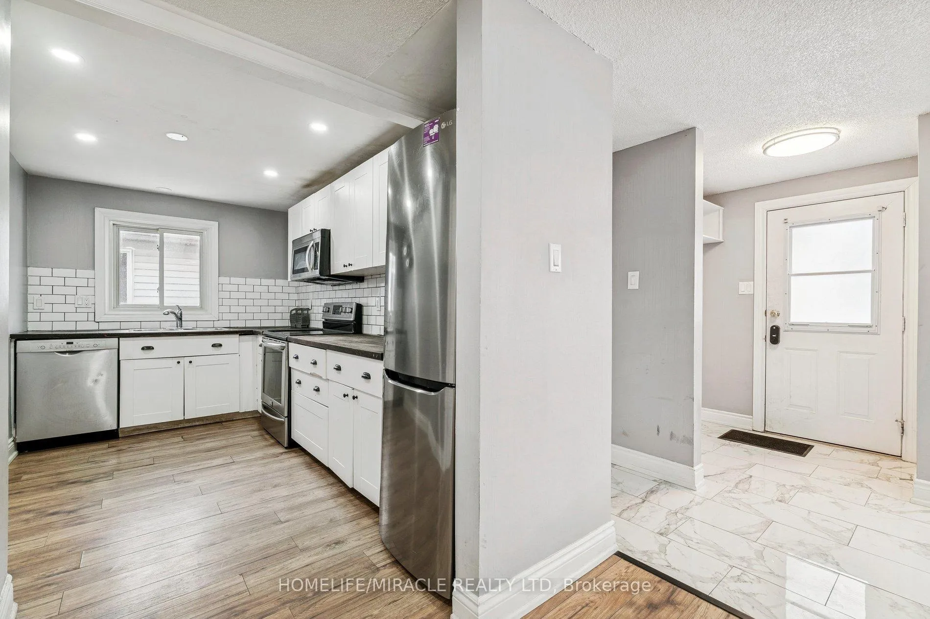 Photo 16 of 147 Hickling Trail, Barrie, Grove East — HOMEH