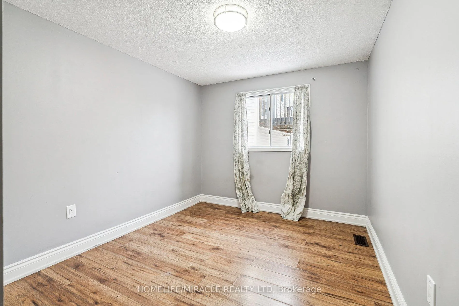 Photo 18 of 147 Hickling Trail, Barrie, Grove East — HOMEH