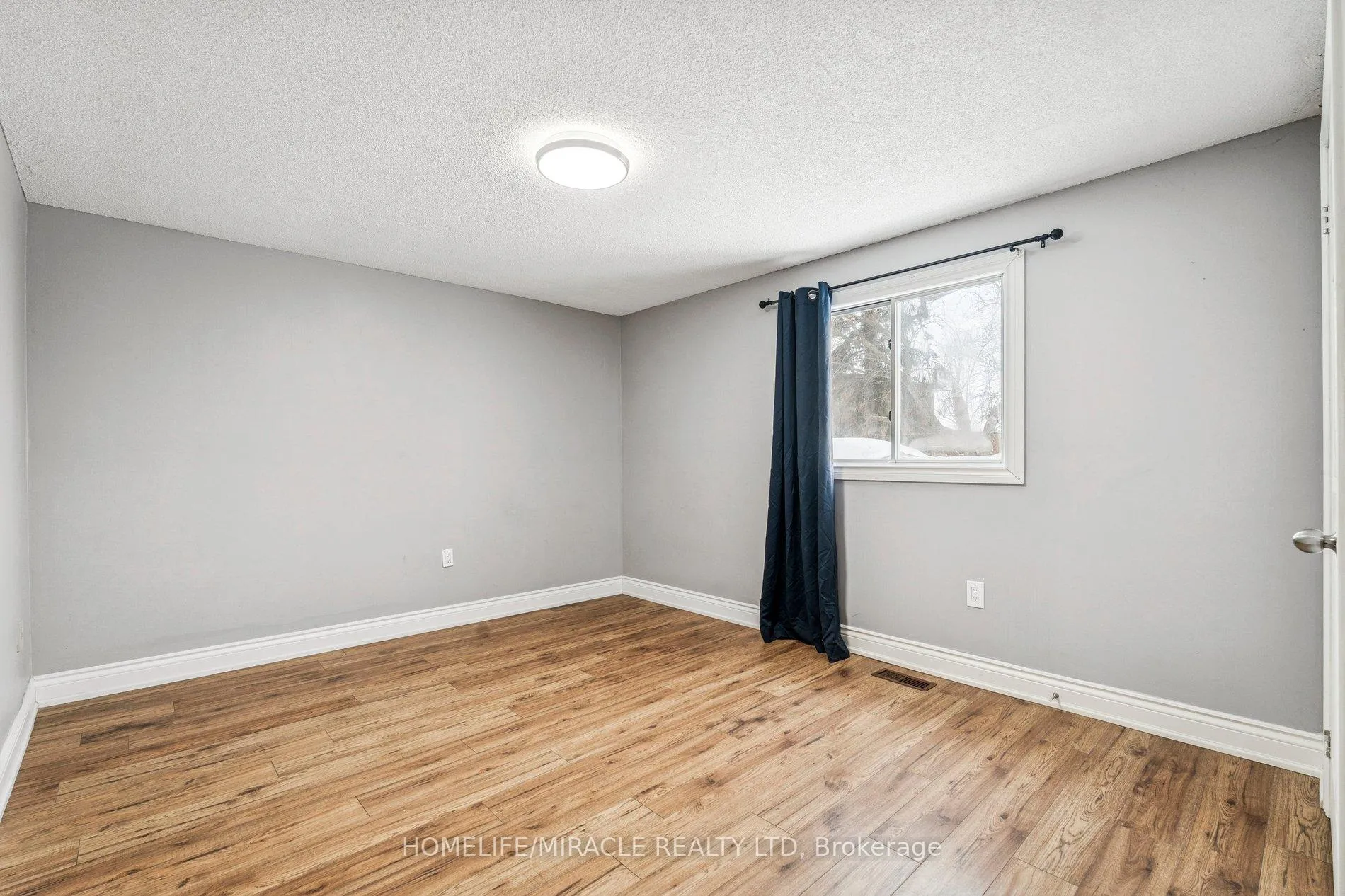 Photo 20 of 147 Hickling Trail, Barrie, Grove East — HOMEH