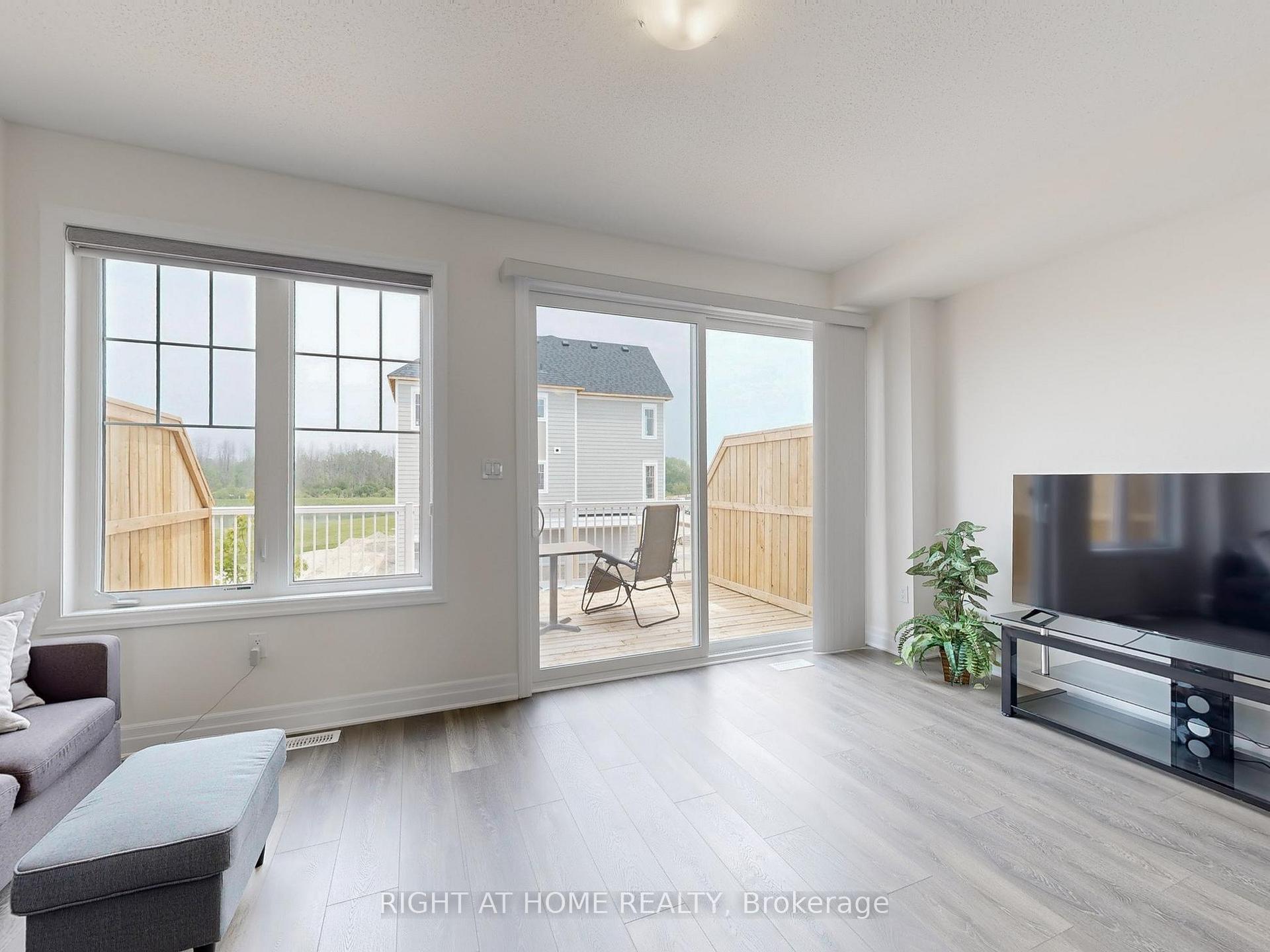 Photo 13 of 3 Sama Way, Wasaga Beach — HOMEH