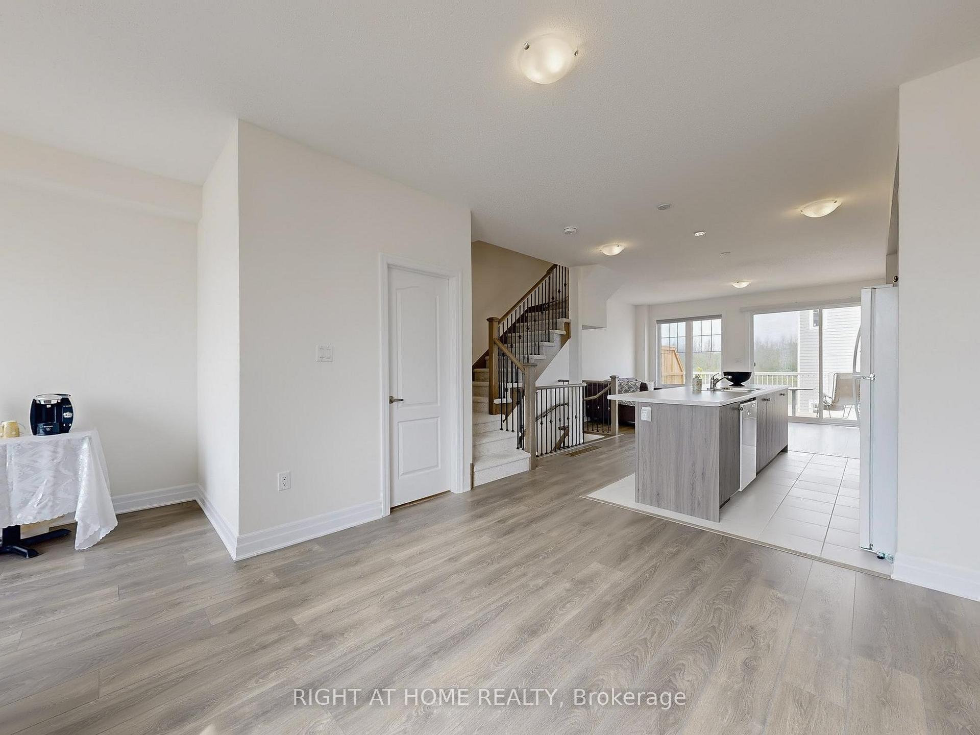 Photo 18 of 3 Sama Way, Wasaga Beach — HOMEH