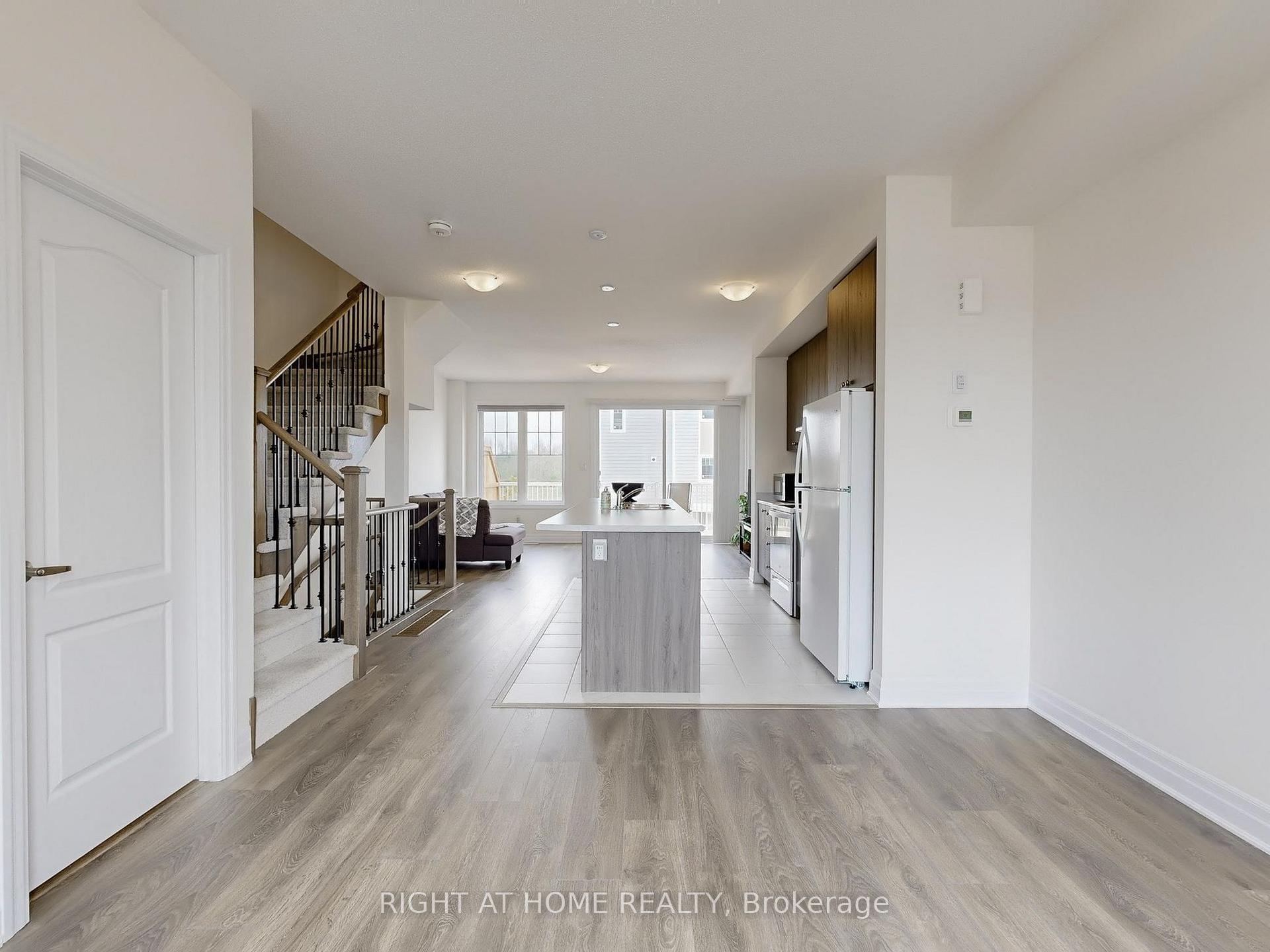 Photo 19 of 3 Sama Way, Wasaga Beach — HOMEH