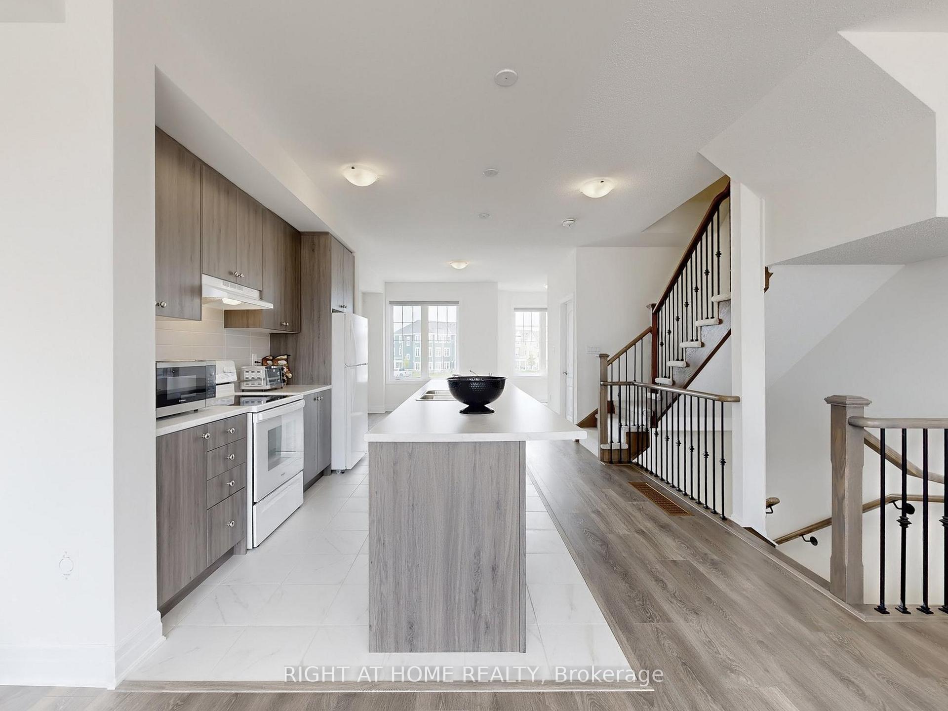 Photo 21 of 3 Sama Way, Wasaga Beach — HOMEH