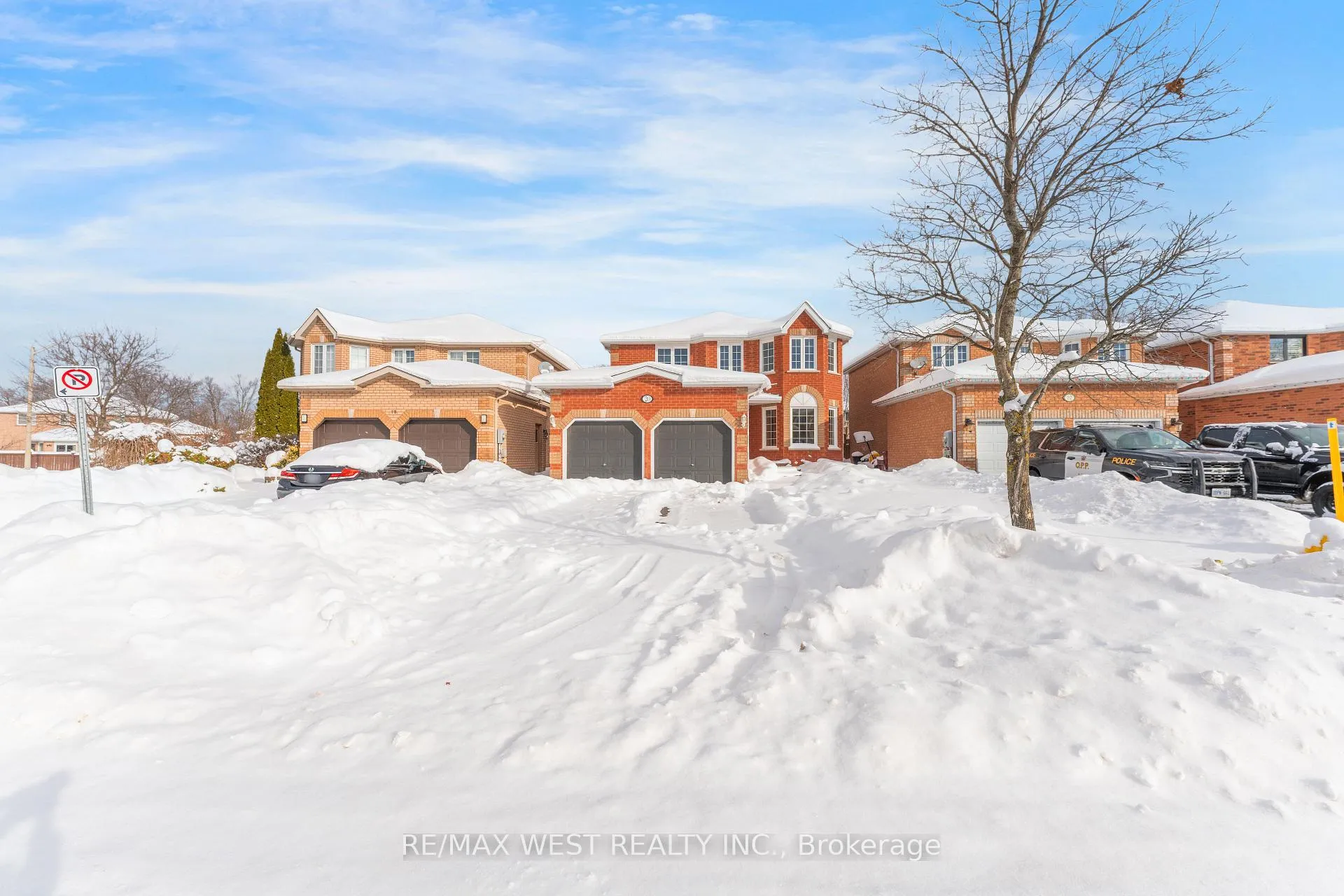 Photo 2 of 20 Felt Crescent, Barrie, Bayshore — HOMEH