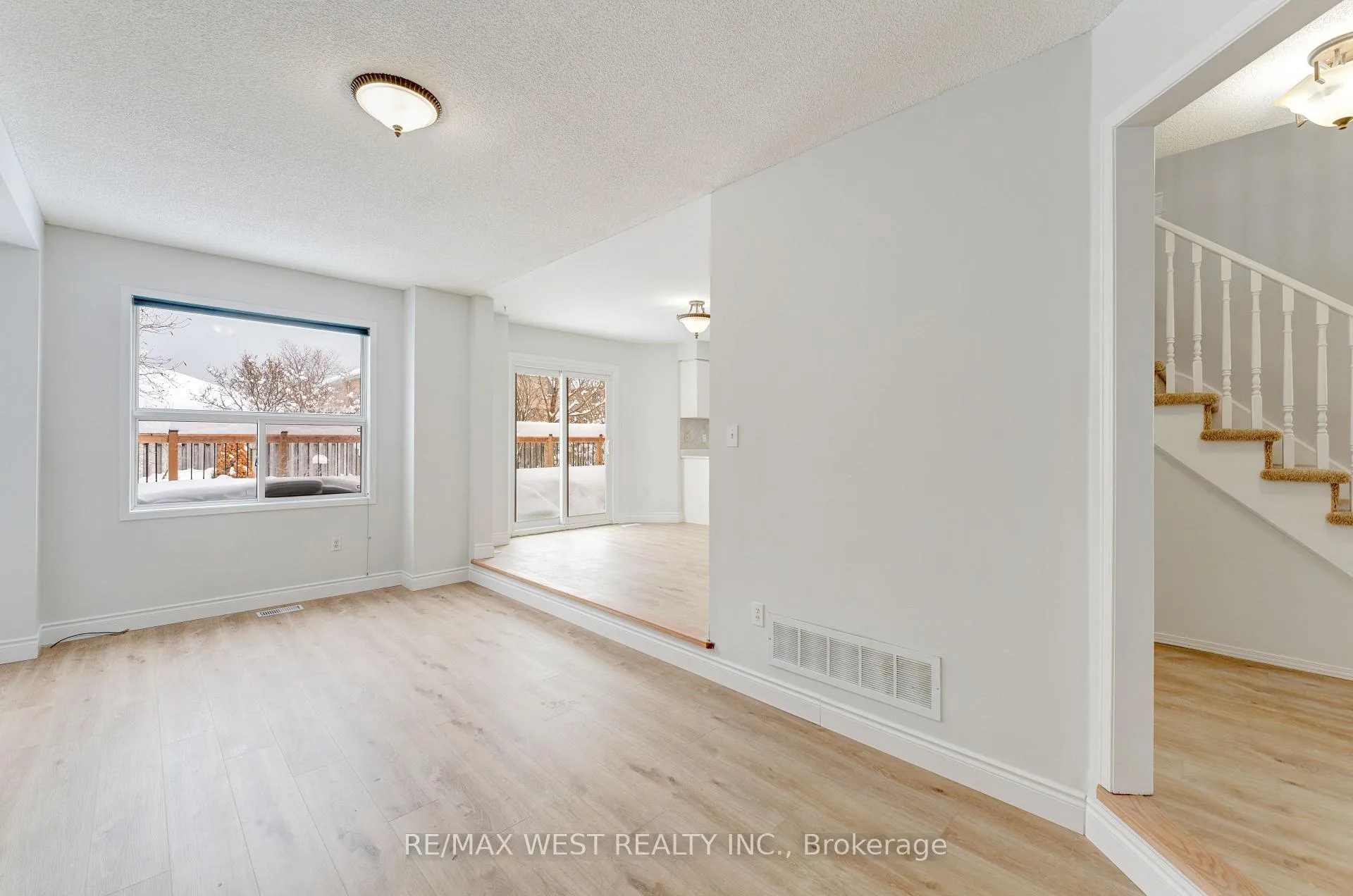 Photo 9 of 20 Felt Crescent, Barrie, Bayshore — HOMEH