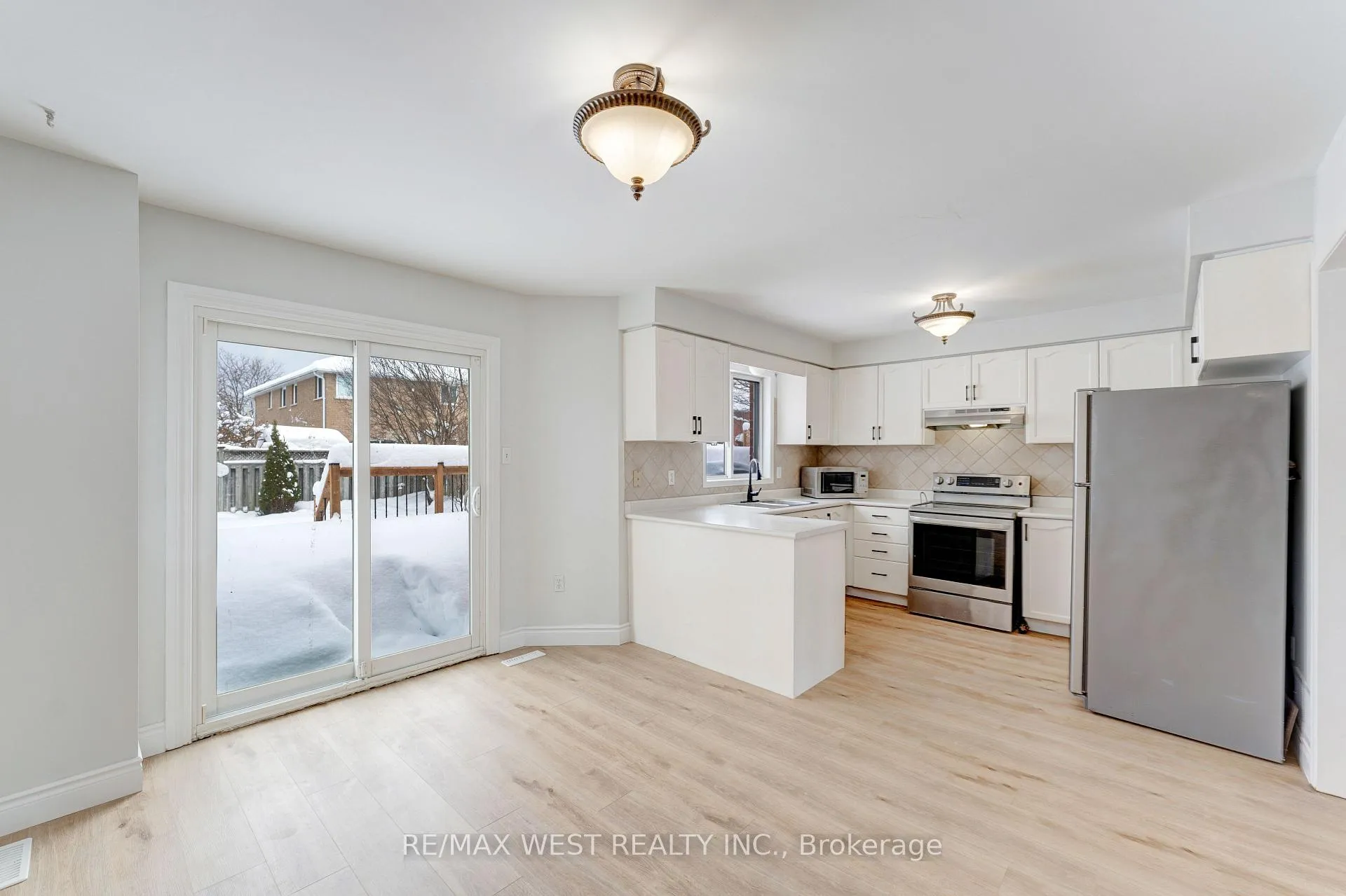 Photo 10 of 20 Felt Crescent, Barrie, Bayshore — HOMEH