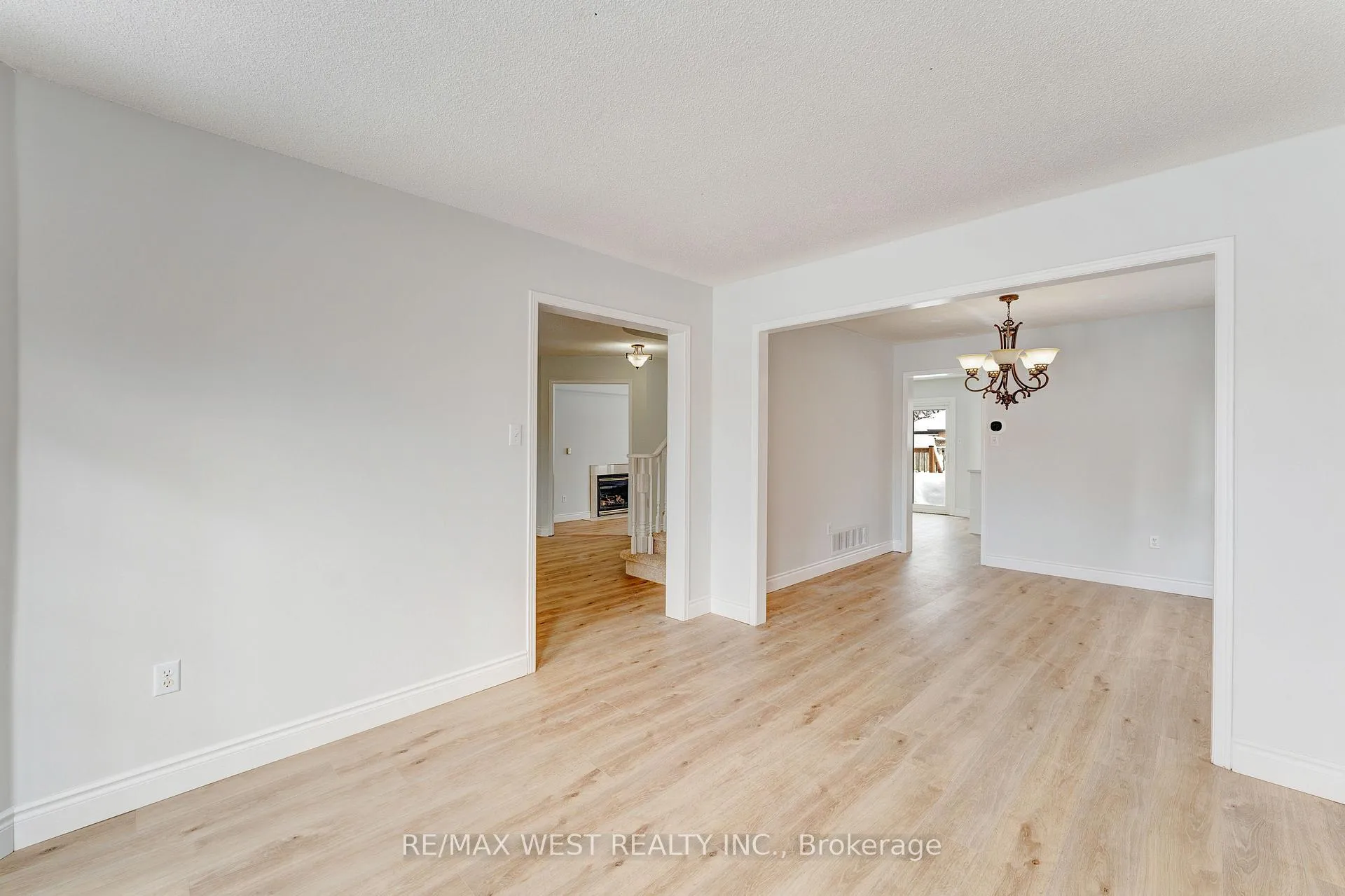Photo 13 of 20 Felt Crescent, Barrie, Bayshore — HOMEH