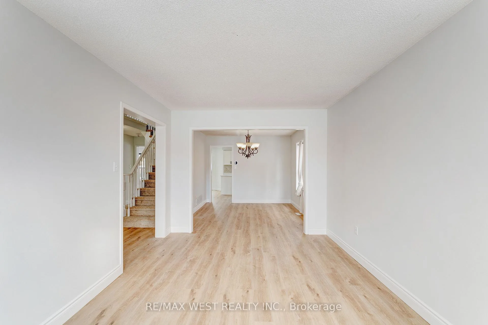 Photo 14 of 20 Felt Crescent, Barrie, Bayshore — HOMEH