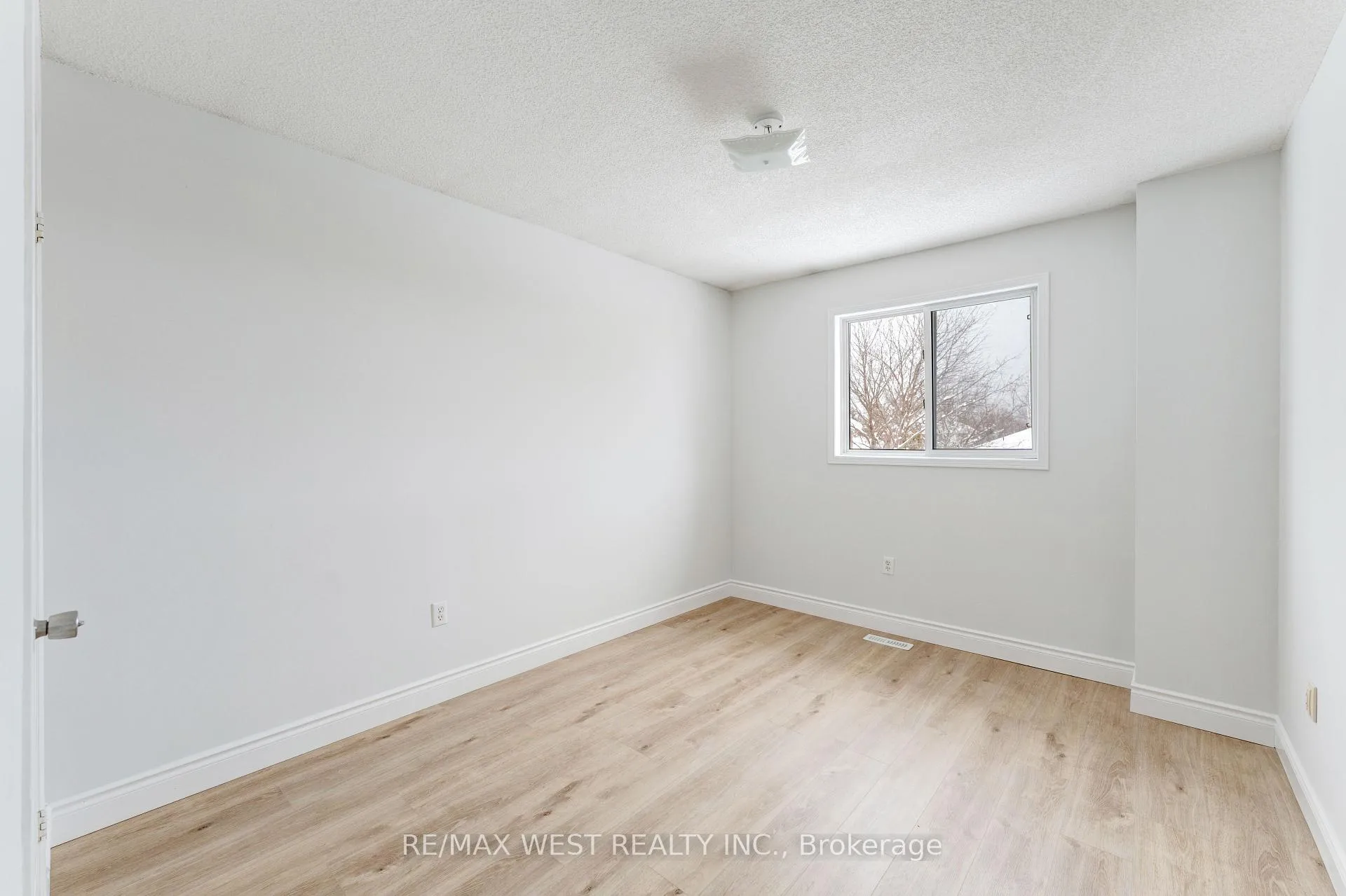Photo 28 of 20 Felt Crescent, Barrie, Bayshore — HOMEH