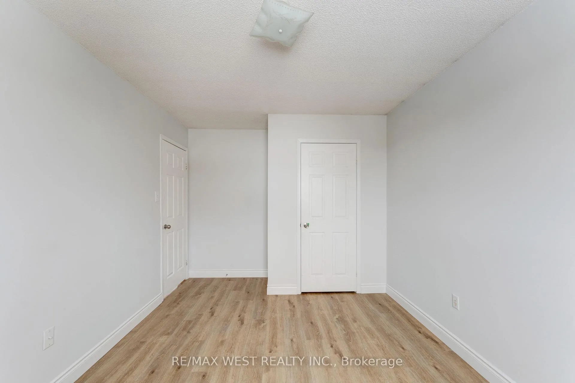 Photo 29 of 20 Felt Crescent, Barrie, Bayshore — HOMEH